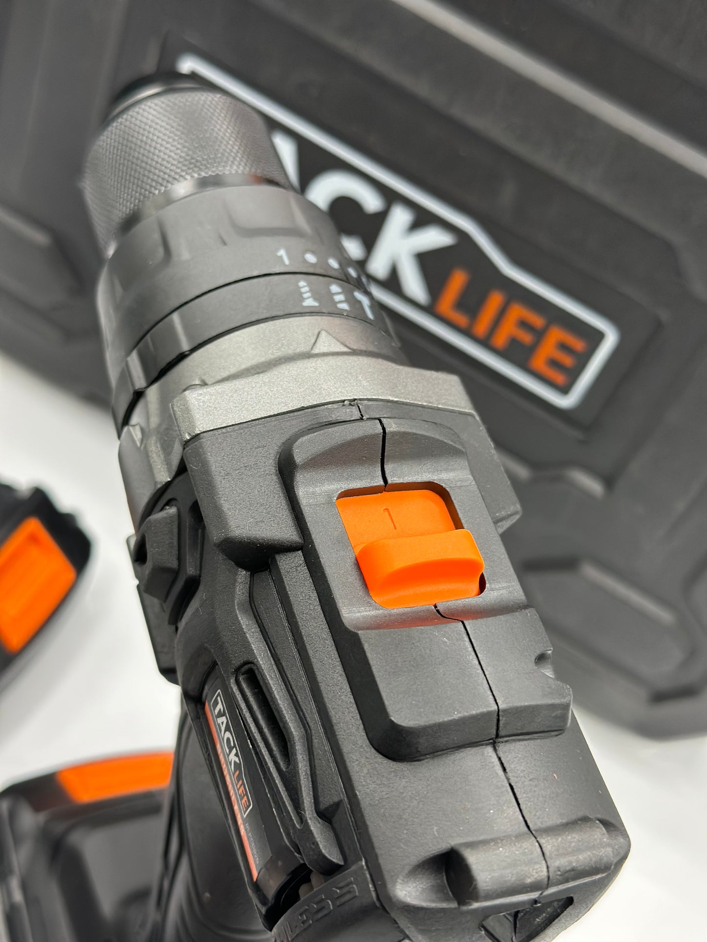 Perceuse Visseuse Sans Fil 18V, 2 Batteries Lithium-Ion 2000mAh, 2 Vitesses, Lumière Led, 43 Accessoires