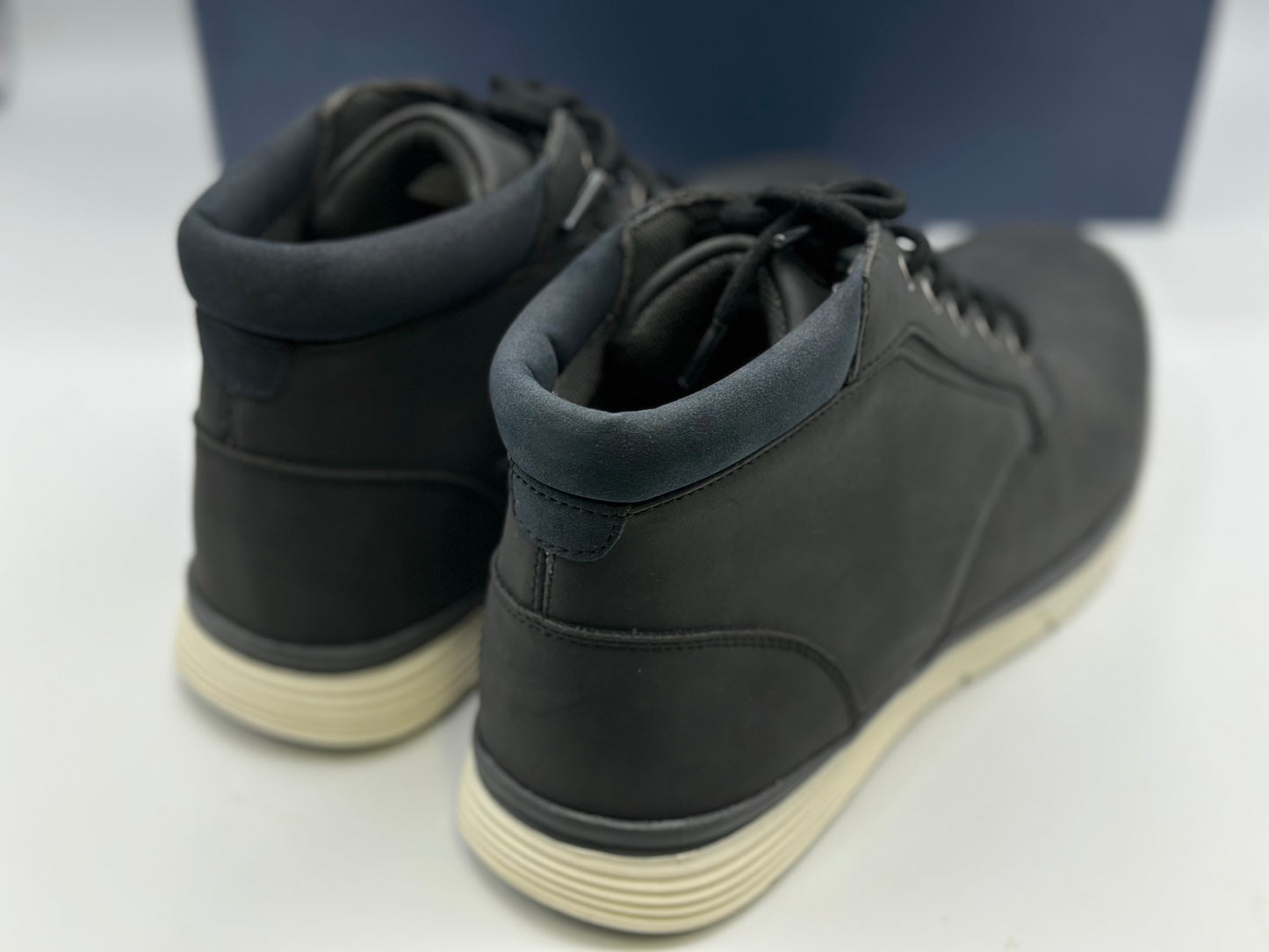 Baskets montantes taille 43 Noir neuve