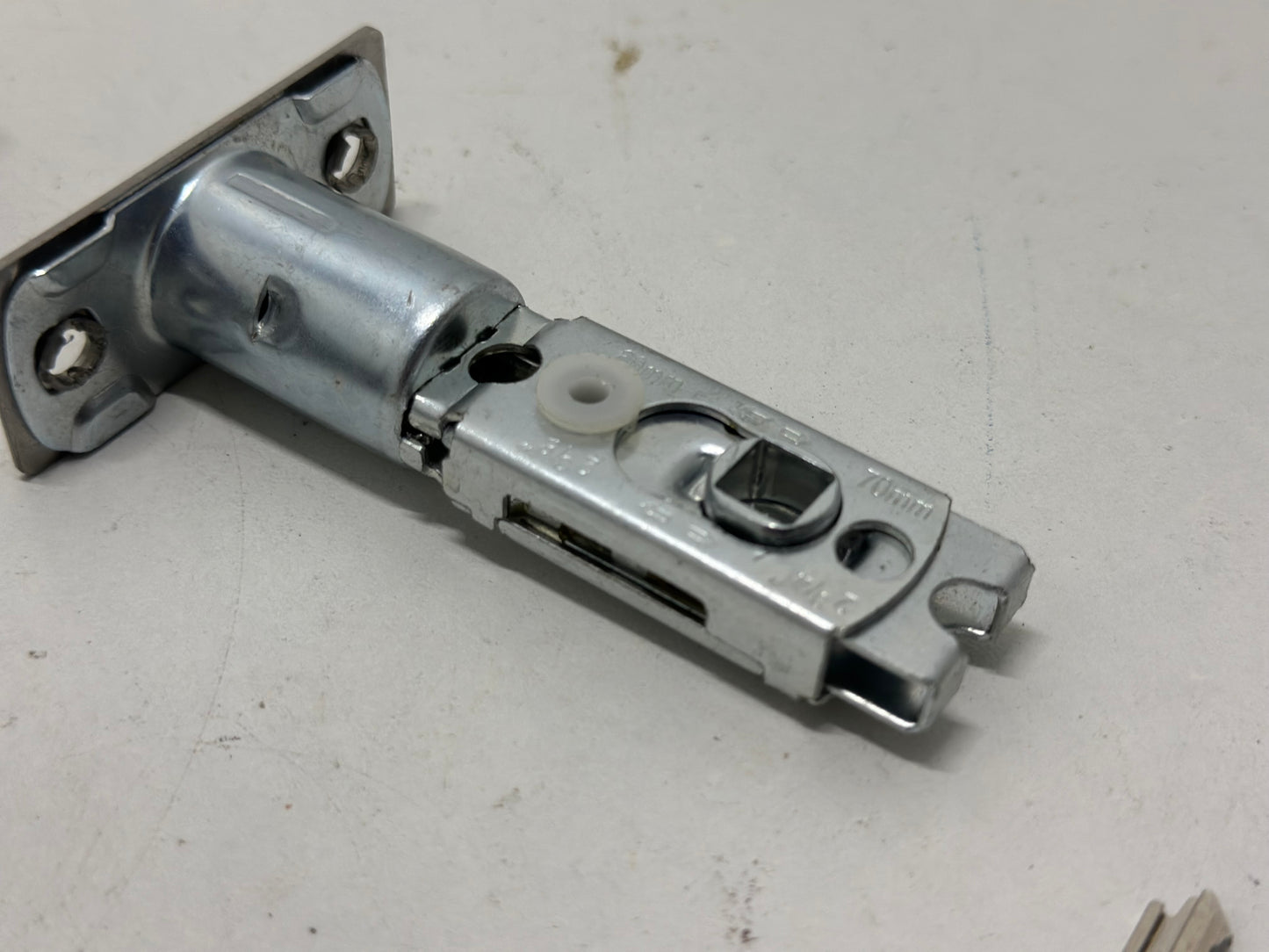 AZBE Poignée série 3500 uo/cm tesa serrure