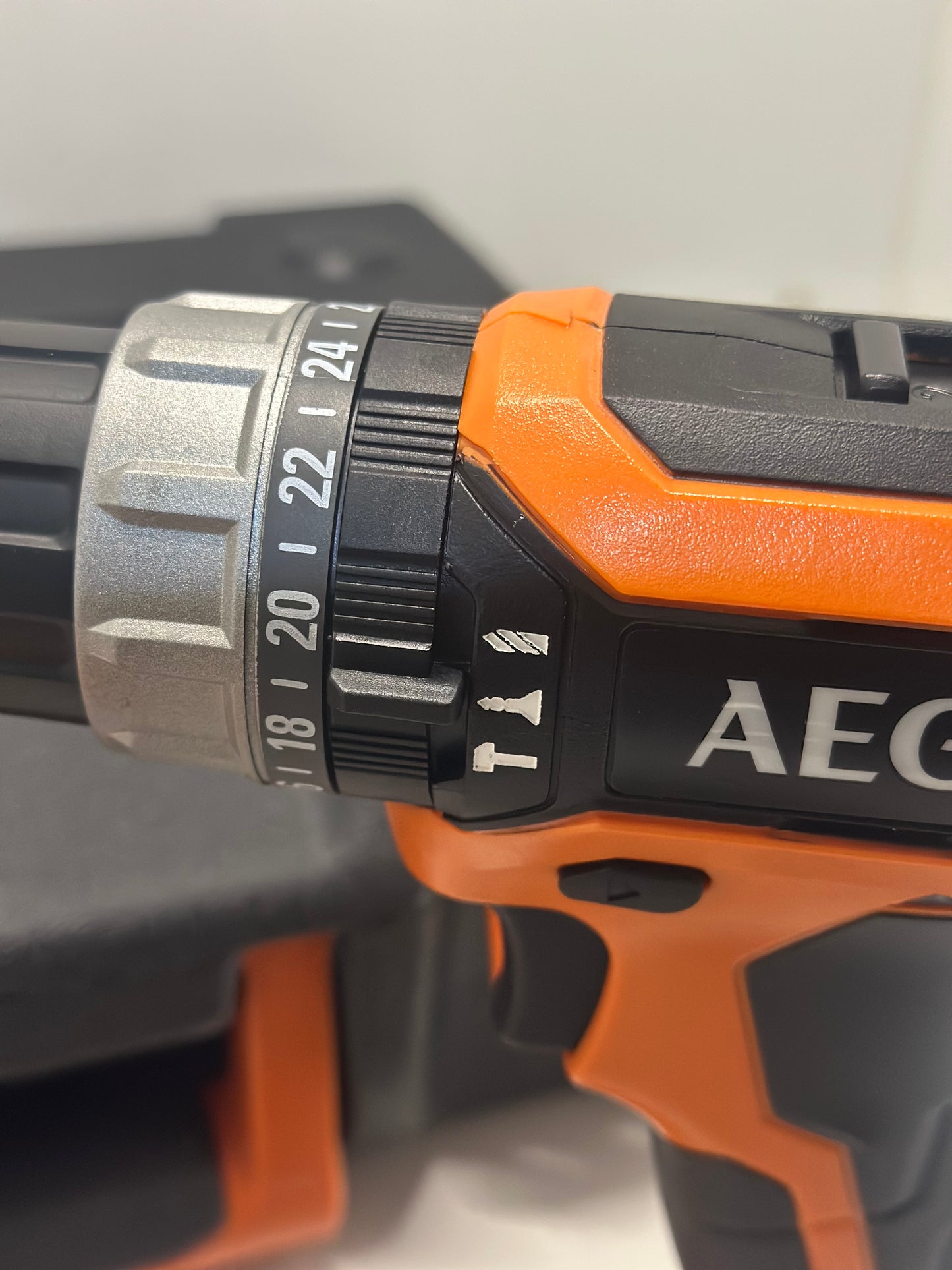 Perceuse à percussion AEG 12V tradesman Gen III BSB12G3LI-202C - 2 batterie 2,0Ah - 1 chargeur