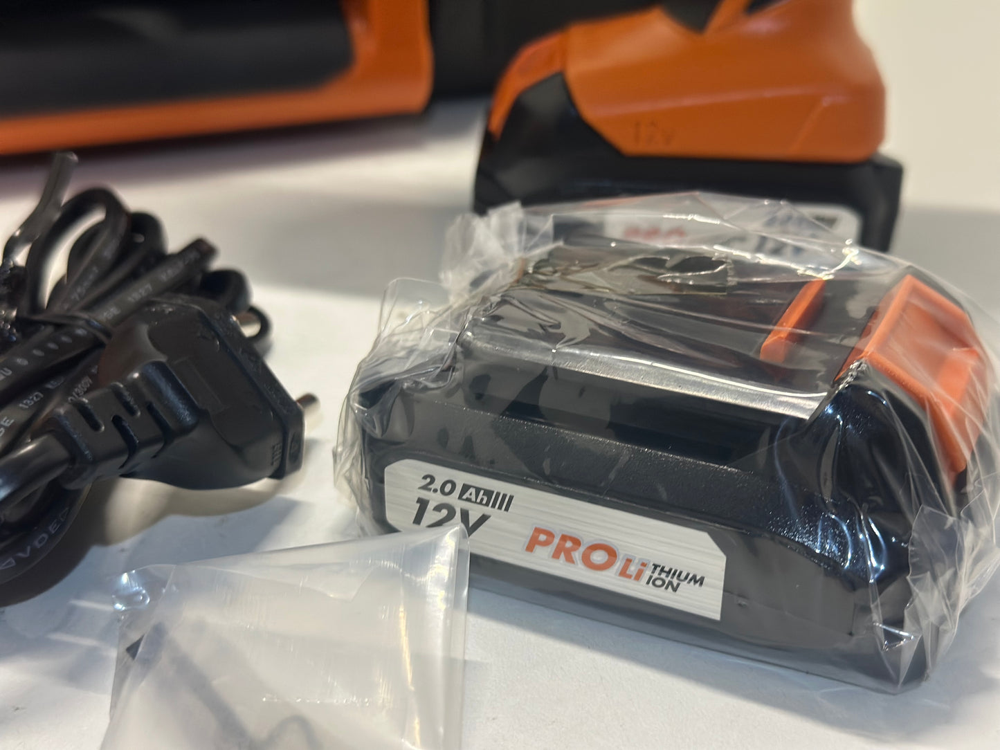 Perceuse à percussion AEG 12V tradesman Gen III BSB12G3LI-202C - 2 batterie 2,0Ah - 1 chargeur