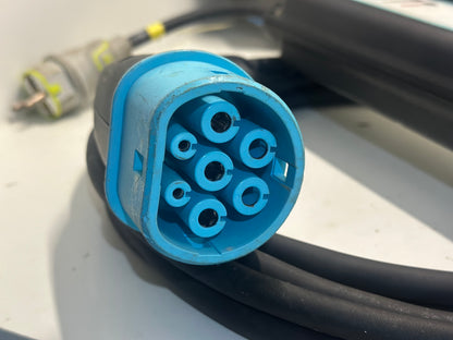 CÂBLE DE RECHARGE SUR PRISE DOMESTIQUE T2-E/F MONOPHASÉ 10A RENAULT (très bon État ) d’origine Renault
