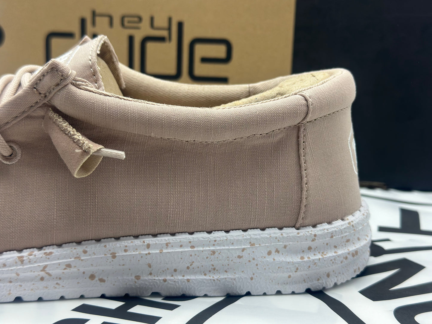 Hey Dude chaussures ultra légères , neuves Neutre tailles 43