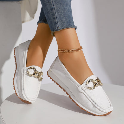 Mocassins "Soft-Chain" – Cuir Souple, Détail Chaîne Dorée & Confort "Nuage"
Le luxe décontracté au service de vos pieds