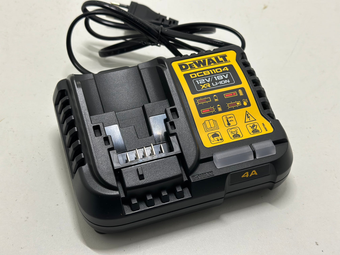 DeWalt - Chargeur universel XR 12V / 18V - DCB1104-QW