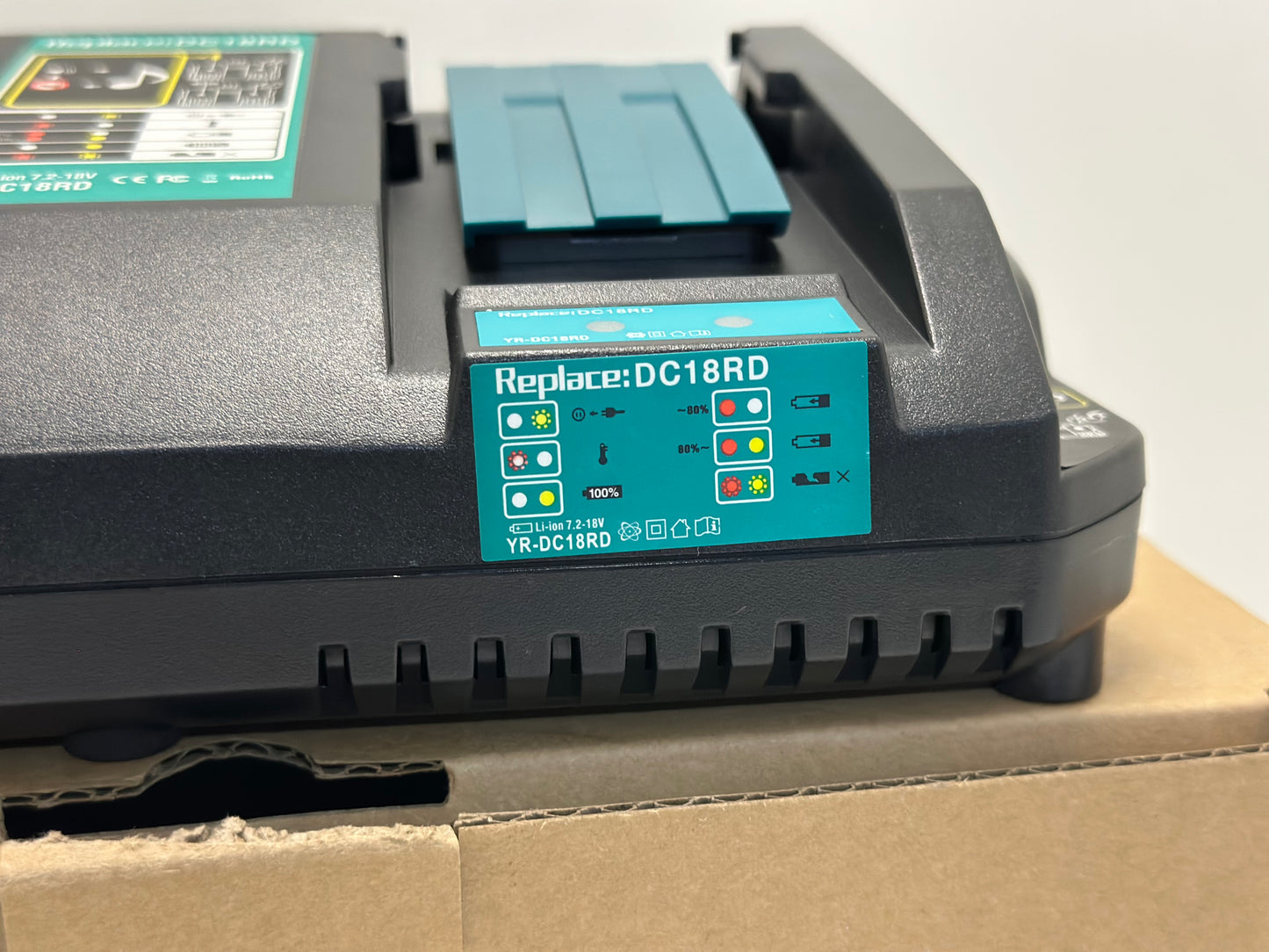 Chargeur rapide double MAKITA DC18RD - 196933-6 - 14.4V à 18V