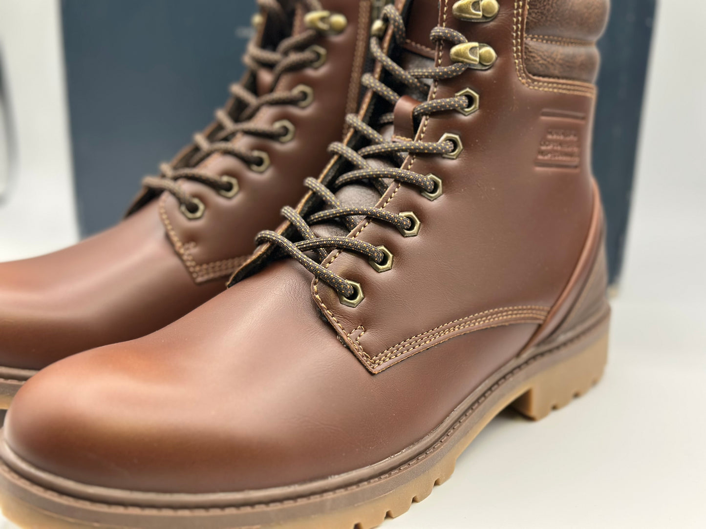 Boots crantées à lacets marron homme