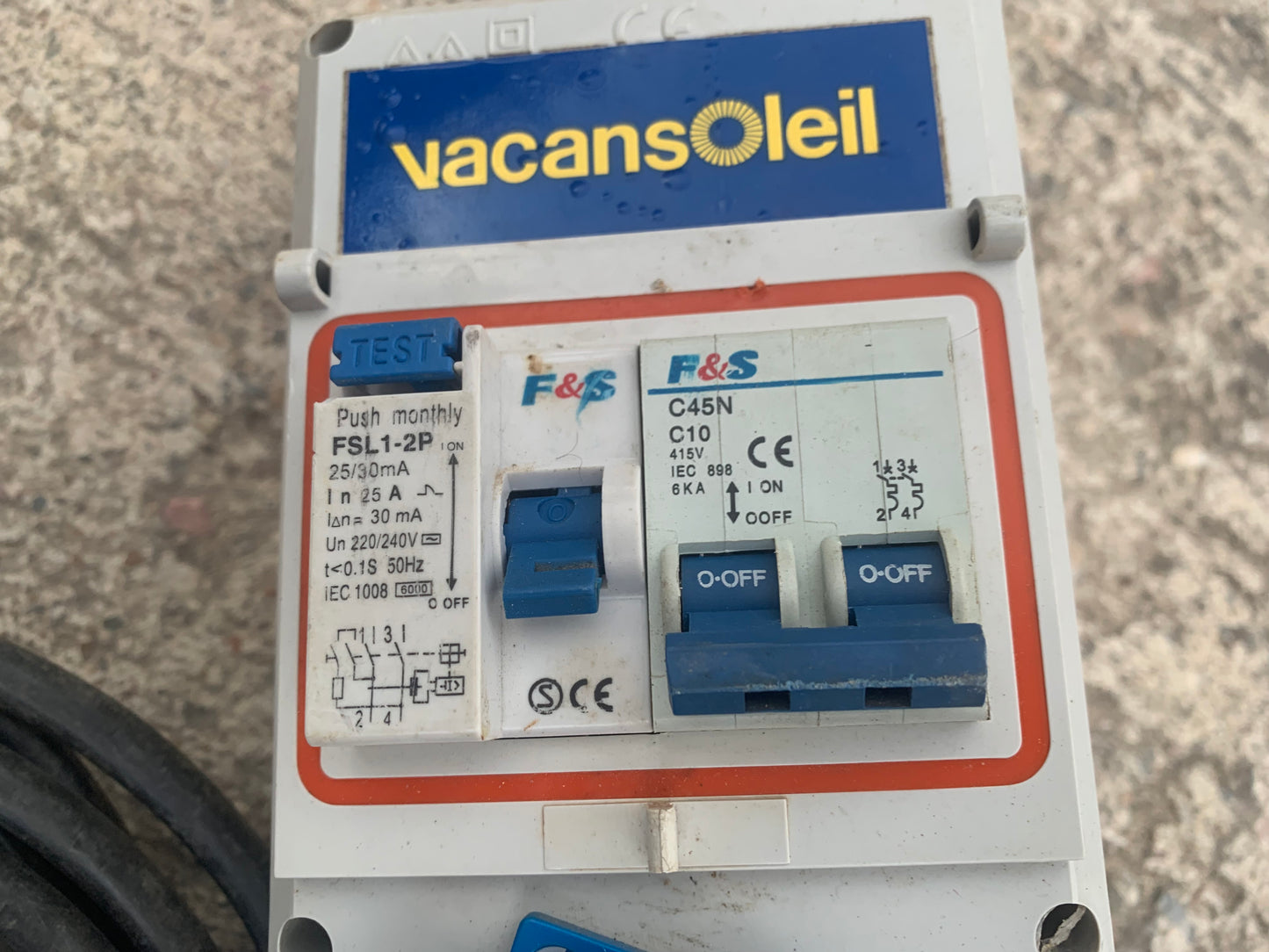 Cofret Rallonge électrique avec disjoncteur intégré et câble Très Bon Etat