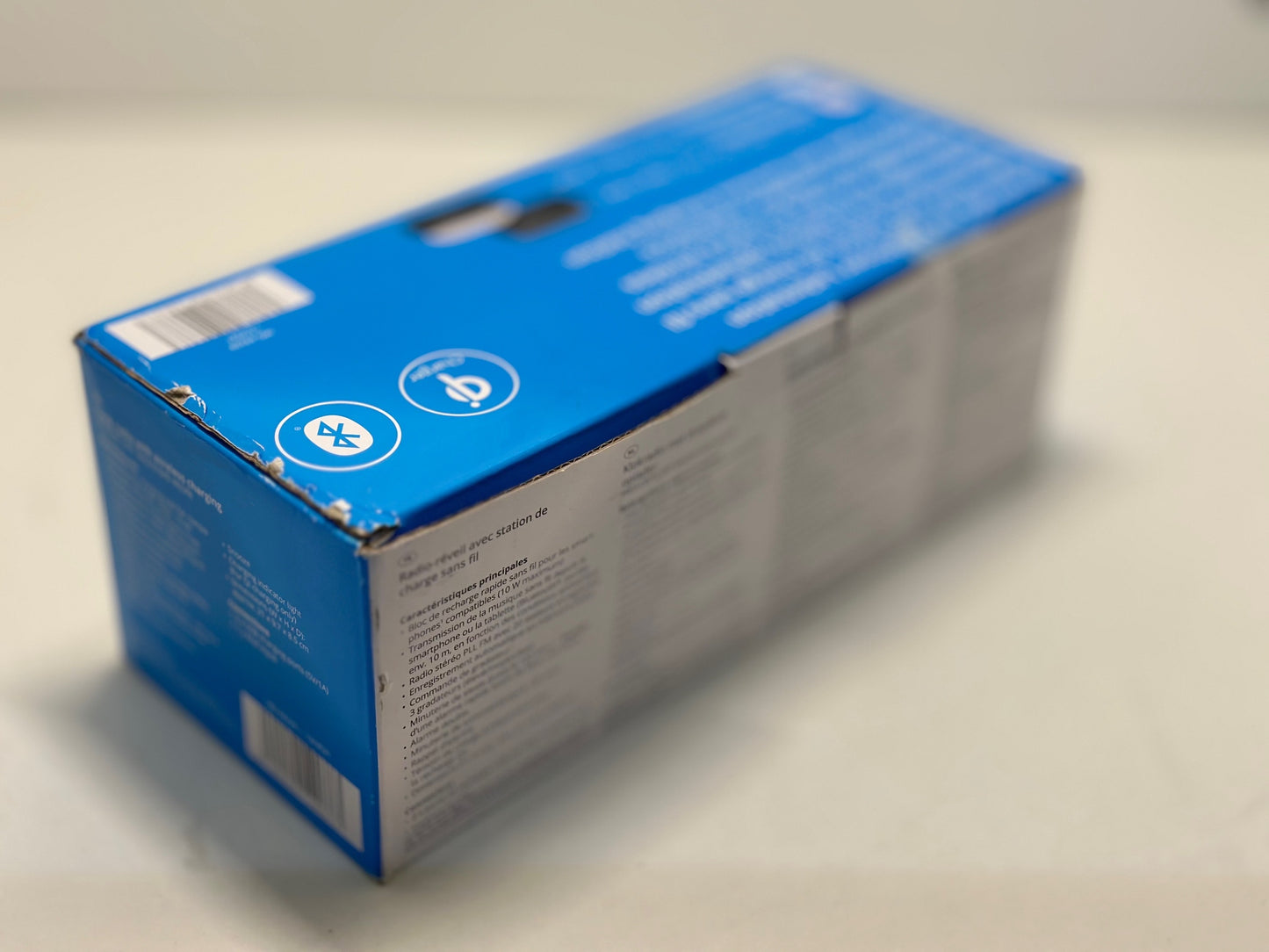 MEDION Radio-réveil avec Station de Charge sans Fil (Radio-réveil FM numérique, Qi Pad de Charge Rapide pour Smartphones, Bluetooth, Sleep Timer, réveil, variateur, AUX, USB) Noir