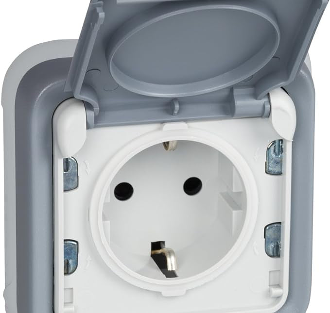 Prise murale, prise étanche encastrée de la gamme Plexo, prise externe, étanche (IP55), Gris Legrand