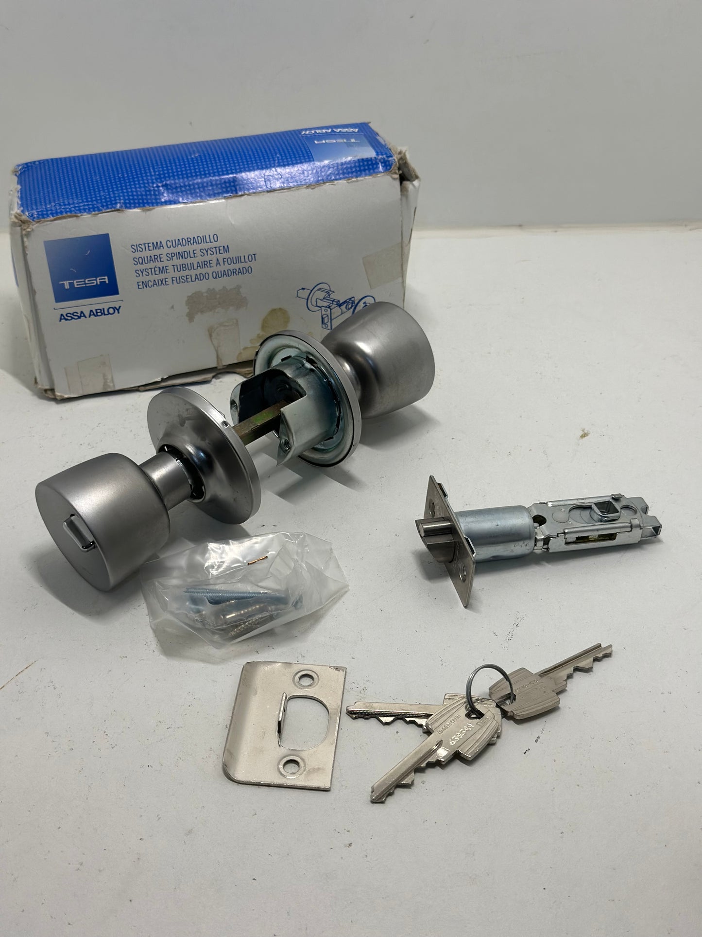 AZBE Poignée série 3500 uo/cm tesa serrure