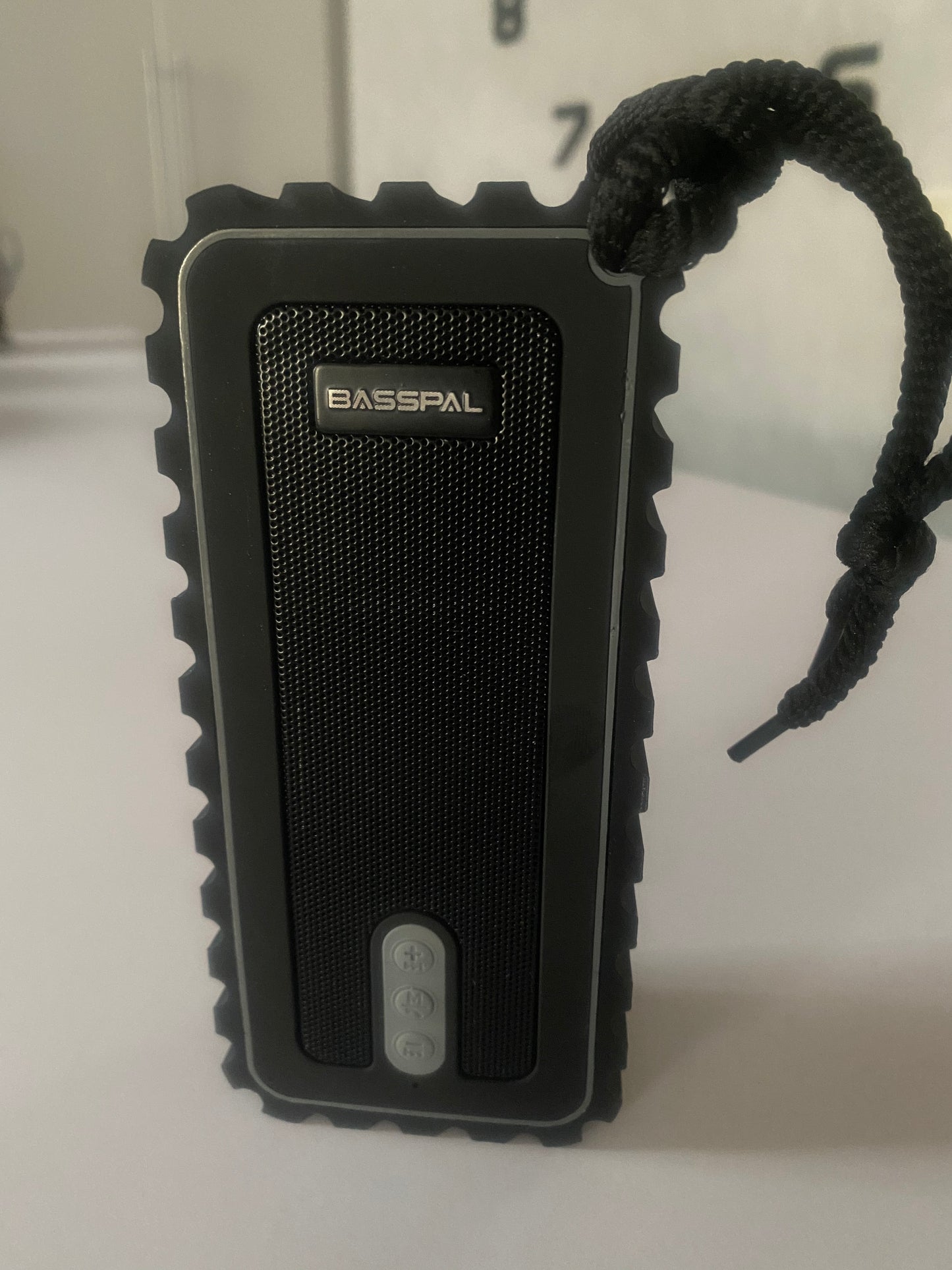 Enceinte Bluetooth Portable sans Fil, BassPal IPX7 étanche Enceinte avec Son stéréo, Basses améliorées, Lecture 12 Heures, Portée de 66 Pieds, Microphone Intégré pour Piscine Douche Radio
