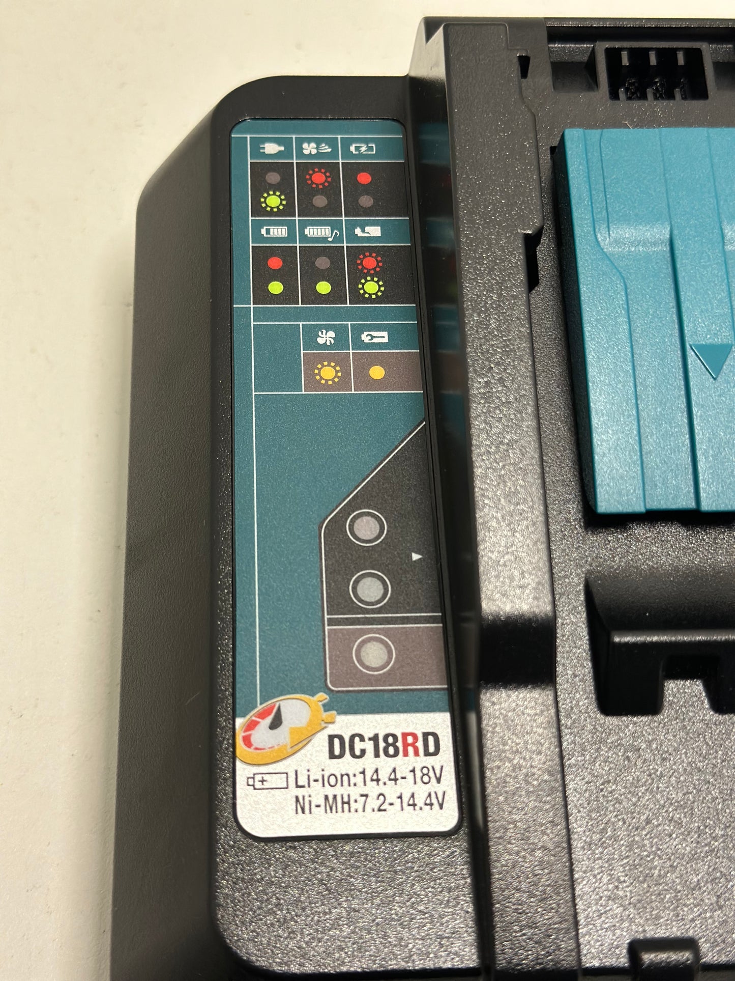 Chargeur rapide pour 2 batteries Li-Ion 14,4 à 18 V - MAKITA DC18RD