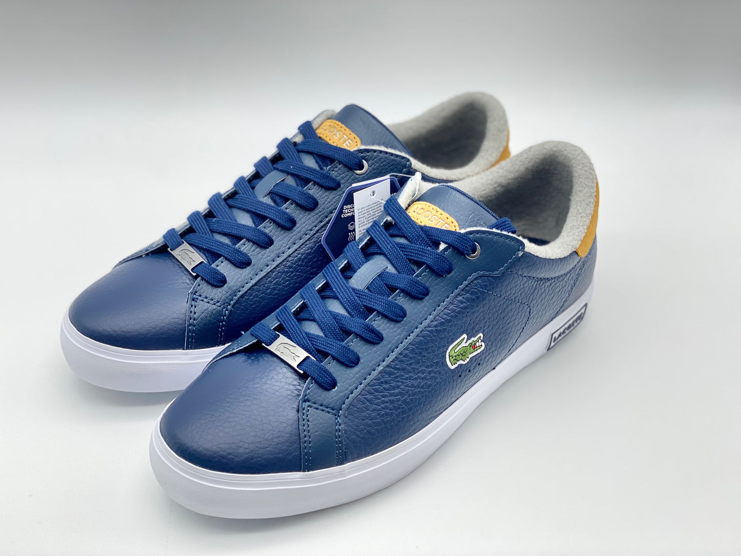 Chaussures baskets basse Lacoste taille 43
