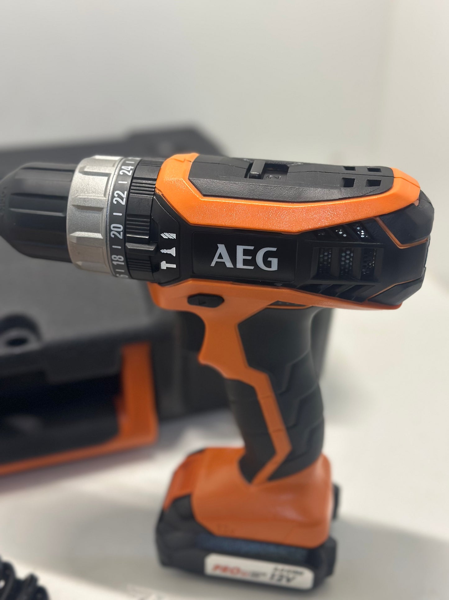 Perceuse à percussion AEG 12V tradesman Gen III BSB12G3LI-202C - 2 batterie 2,0Ah - 1 chargeur