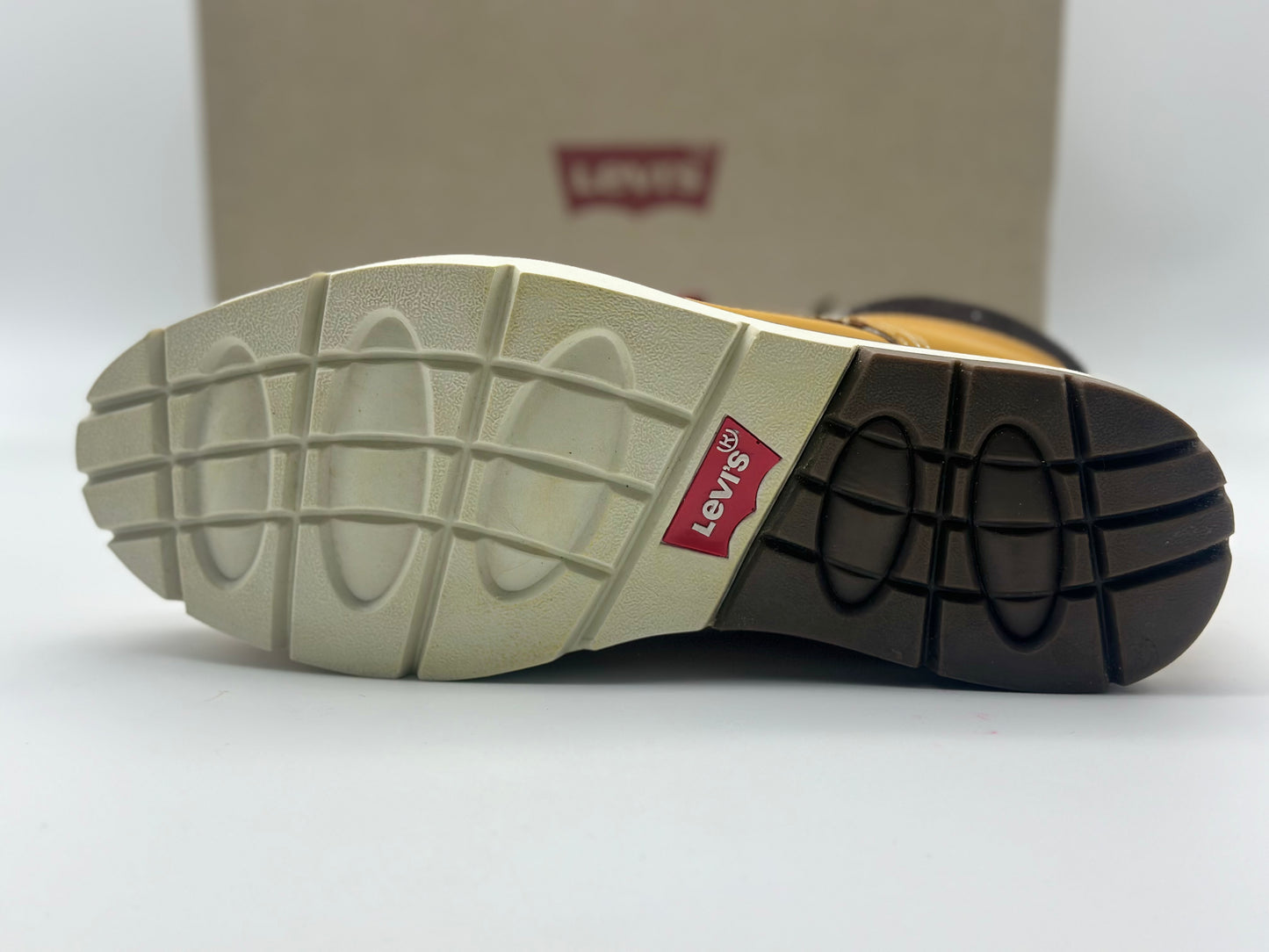 Chaussures montantes LEVI’S taille 44 neuves et authentique pour homme
