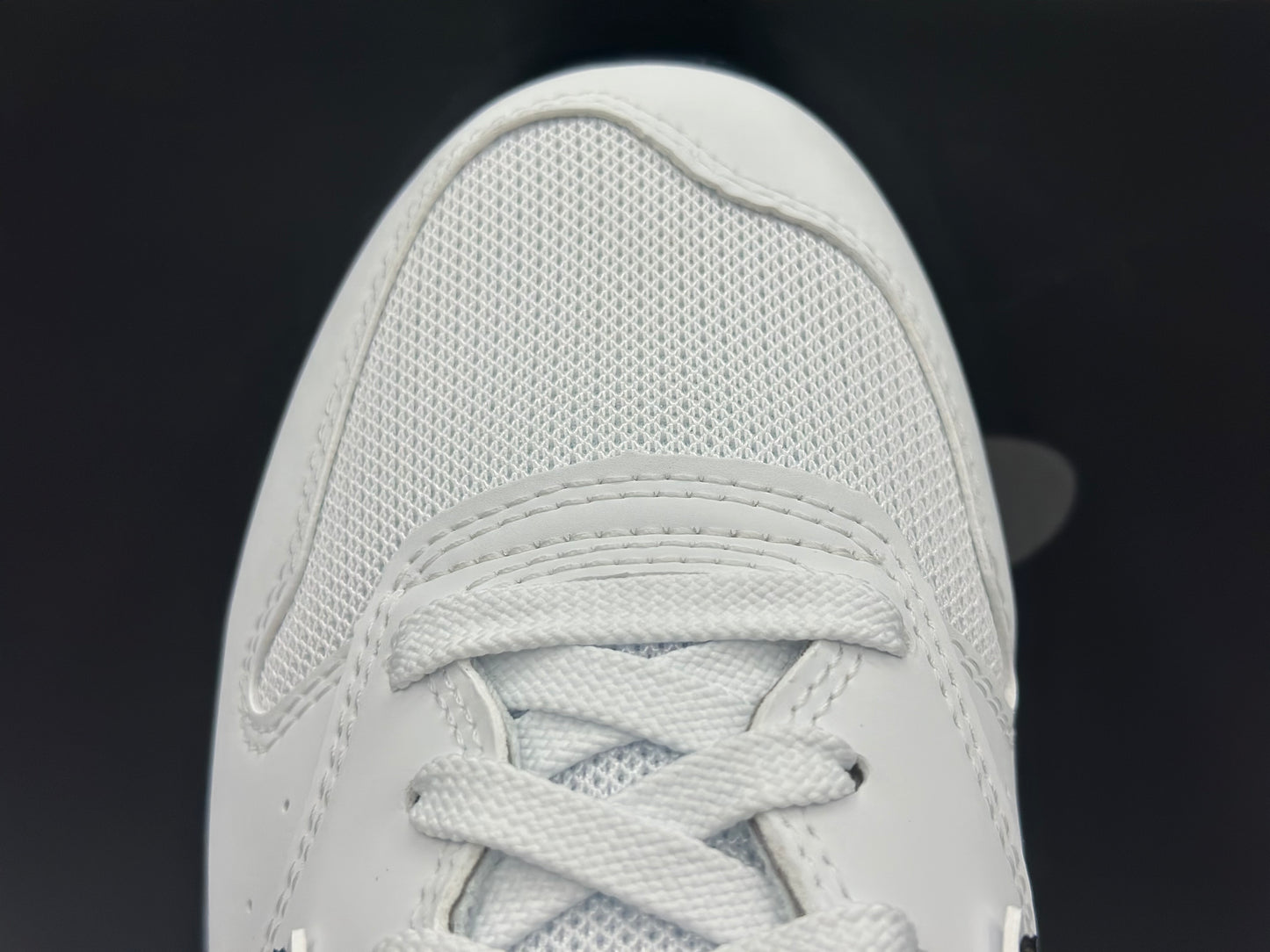 New Balance BASKETS BLANCHES HOMME NEW BALANCE neuves et authentique taille 43,5