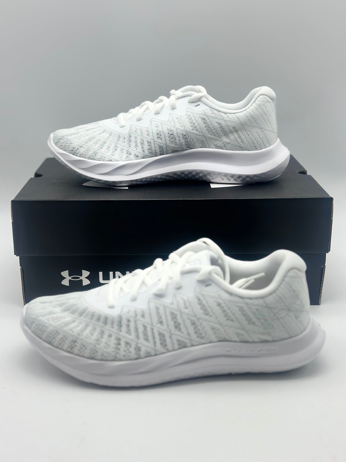 Under Armour Femme UNDER ARMOUR Rembourrage visuel
Tailles 38- 38,5- 39- 41 neuf