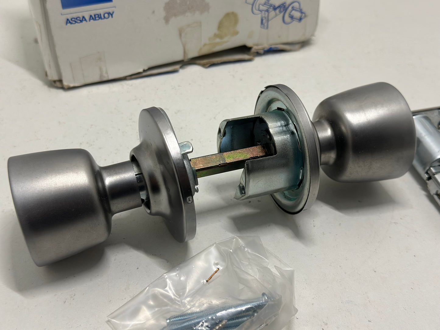 AZBE Poignée série 3500 uo/cm tesa serrure