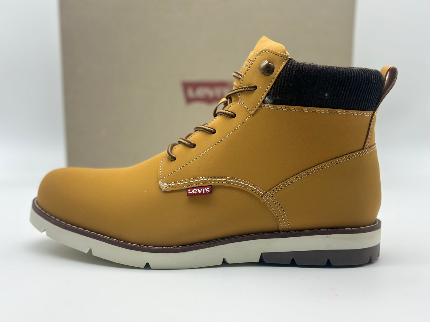 Boots chaussures pour homme LEVIS neuves et authentique taille 42,5. 43. 44
