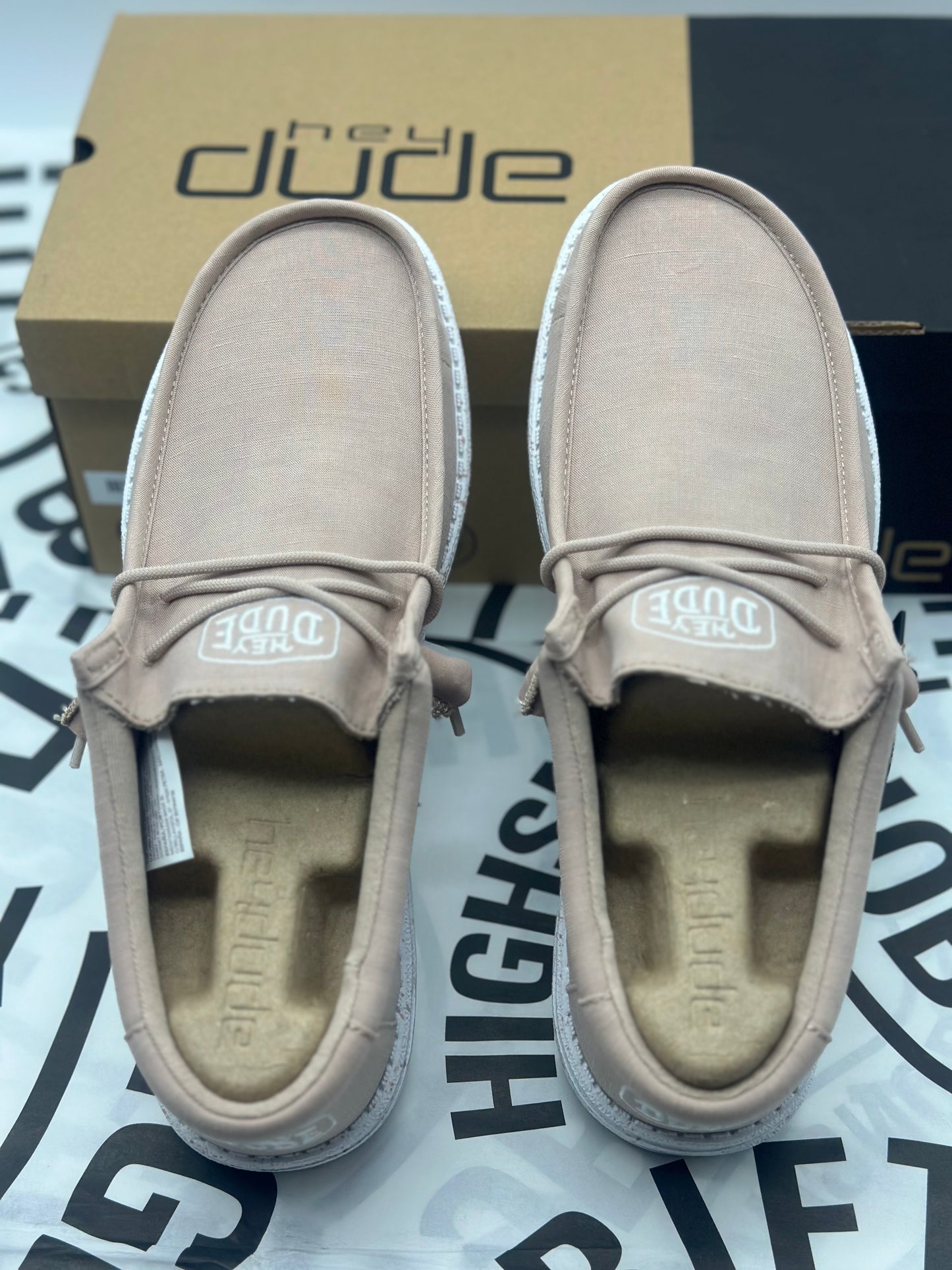 Hey Dude chaussures ultra légères , neuves Neutre tailles 43