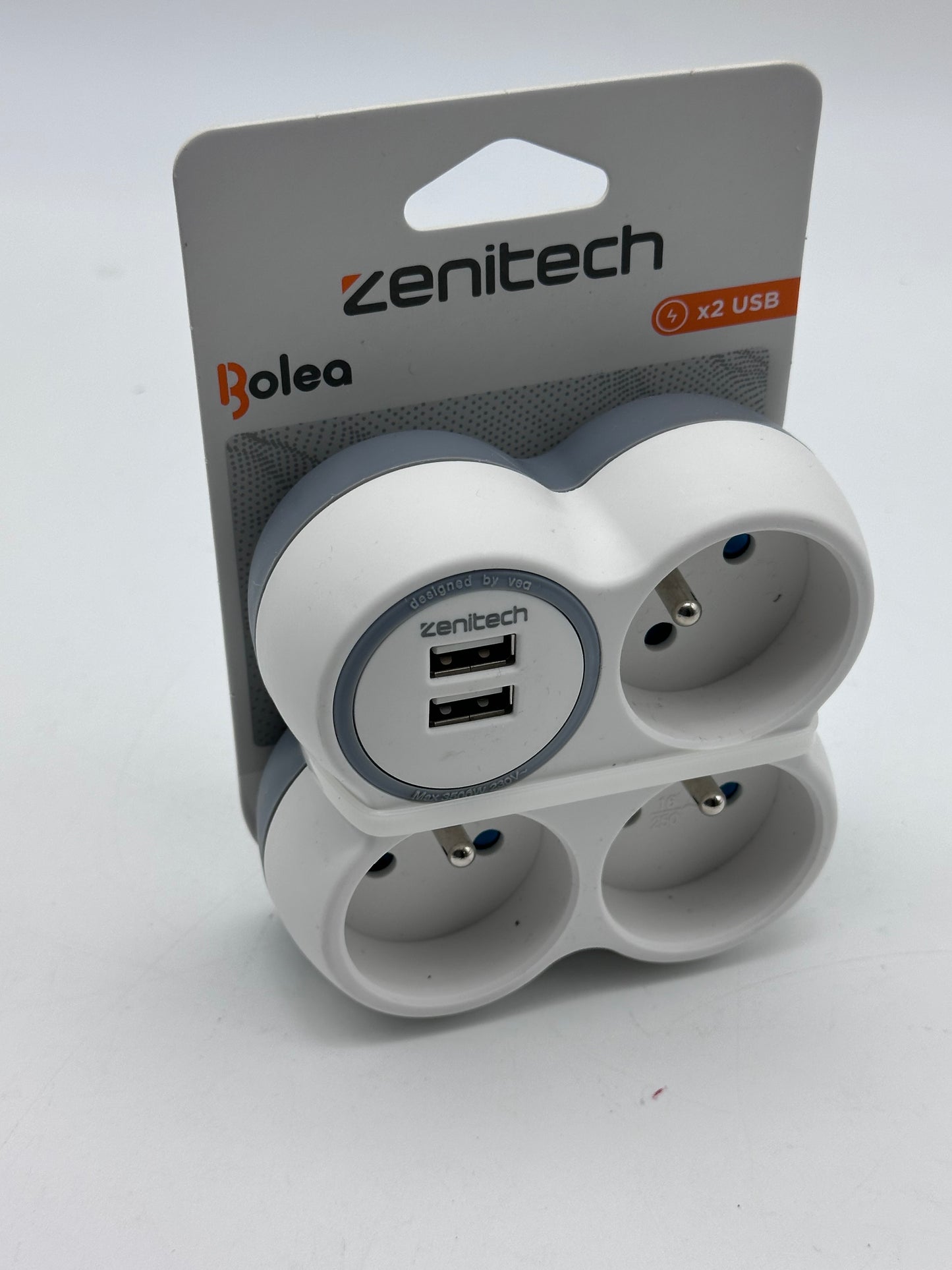 Triplite 16A 2P+T + 2 Ports USB