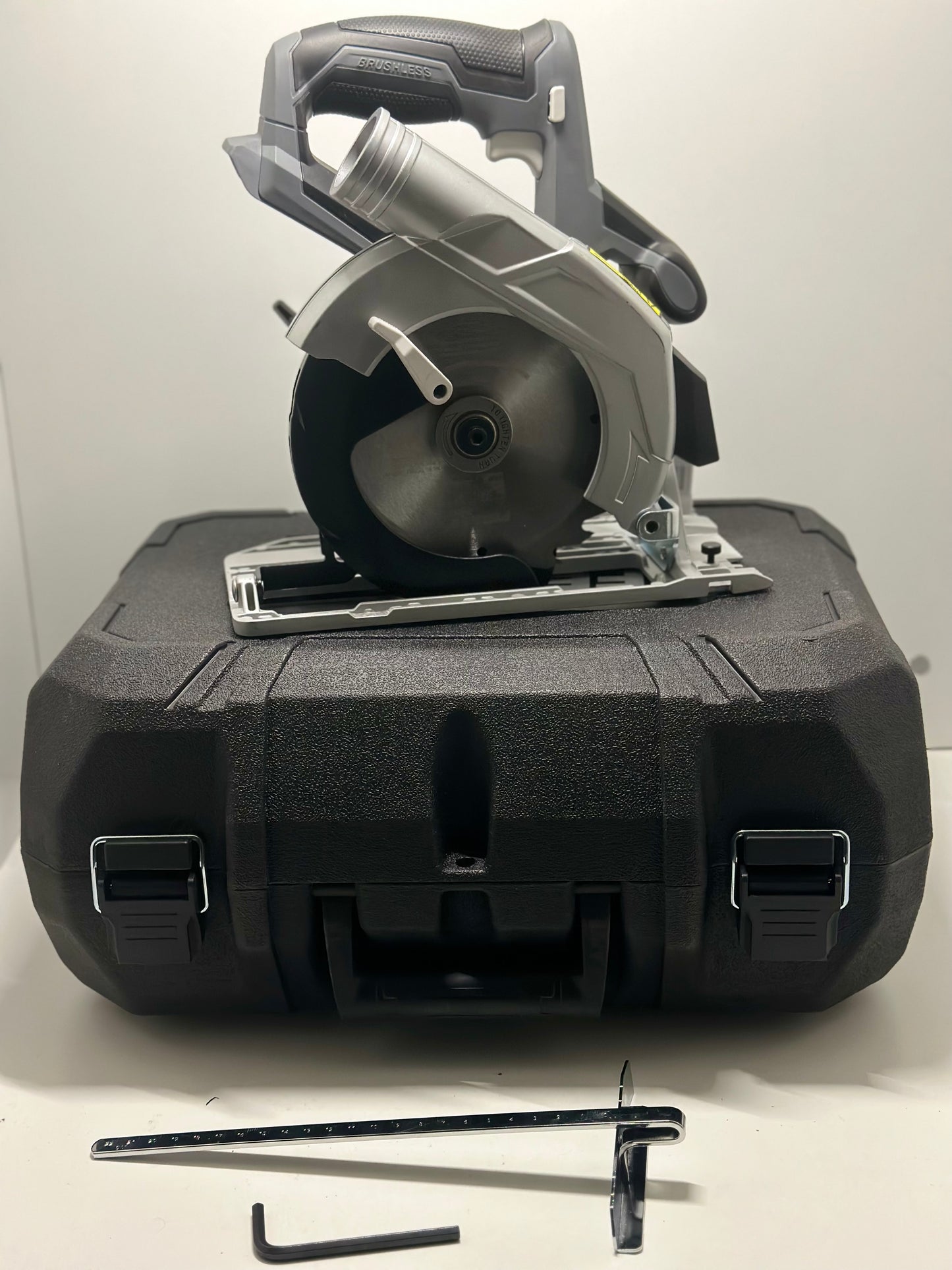 FERREX PRO
Scie circulaire sans fil 20v( machine seule )