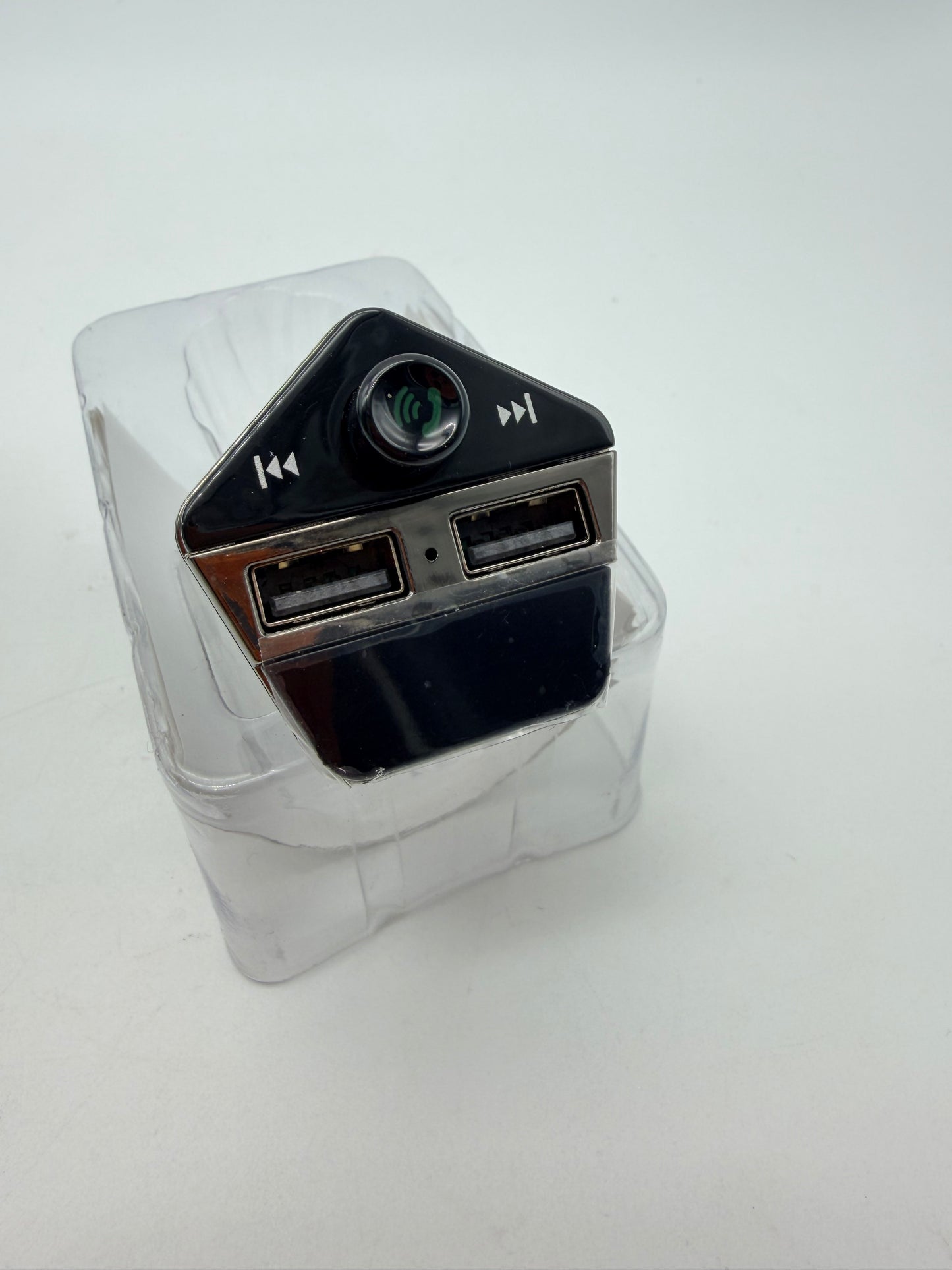 Émetteur FM Bluetooth, adaptateur radio multifonctionnel pour voiture avec double port de charge USB 5 V CC/2,5 A