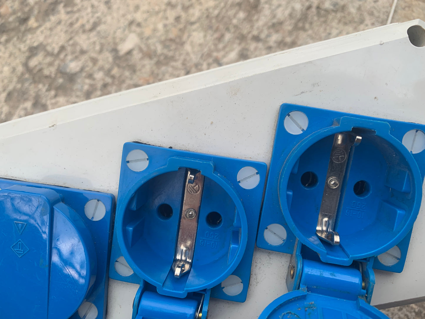 Cofret Rallonge électrique avec disjoncteur intégré et câble