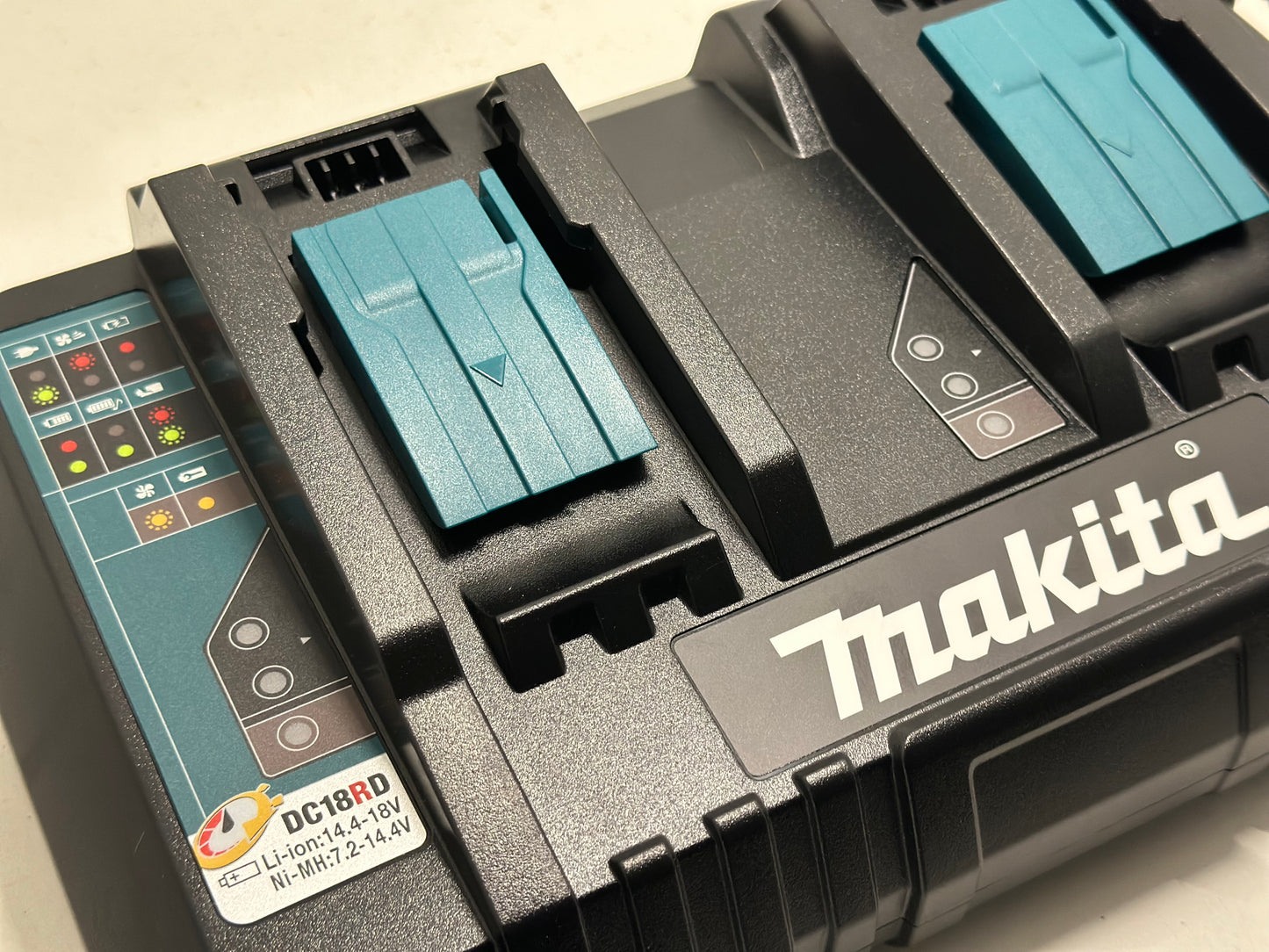 Chargeur rapide pour 2 batteries Li-Ion 14,4 à 18 V - MAKITA DC18RD