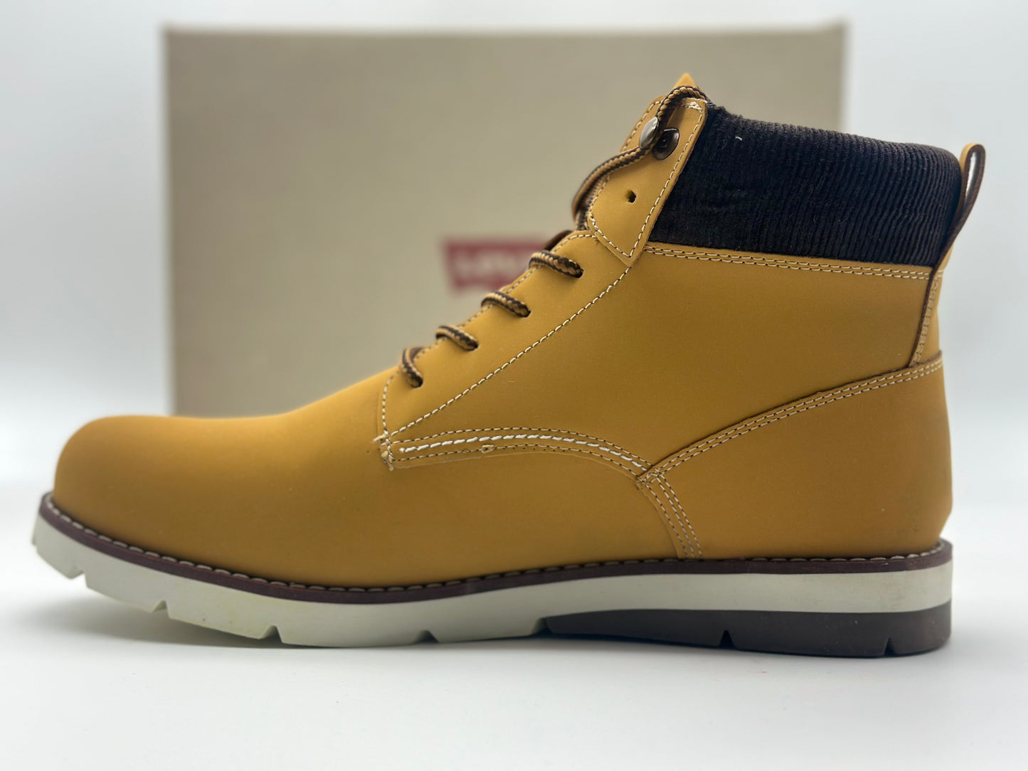 Boots chaussures pour homme LEVIS neuves et authentique taille 42,5. 43. 44