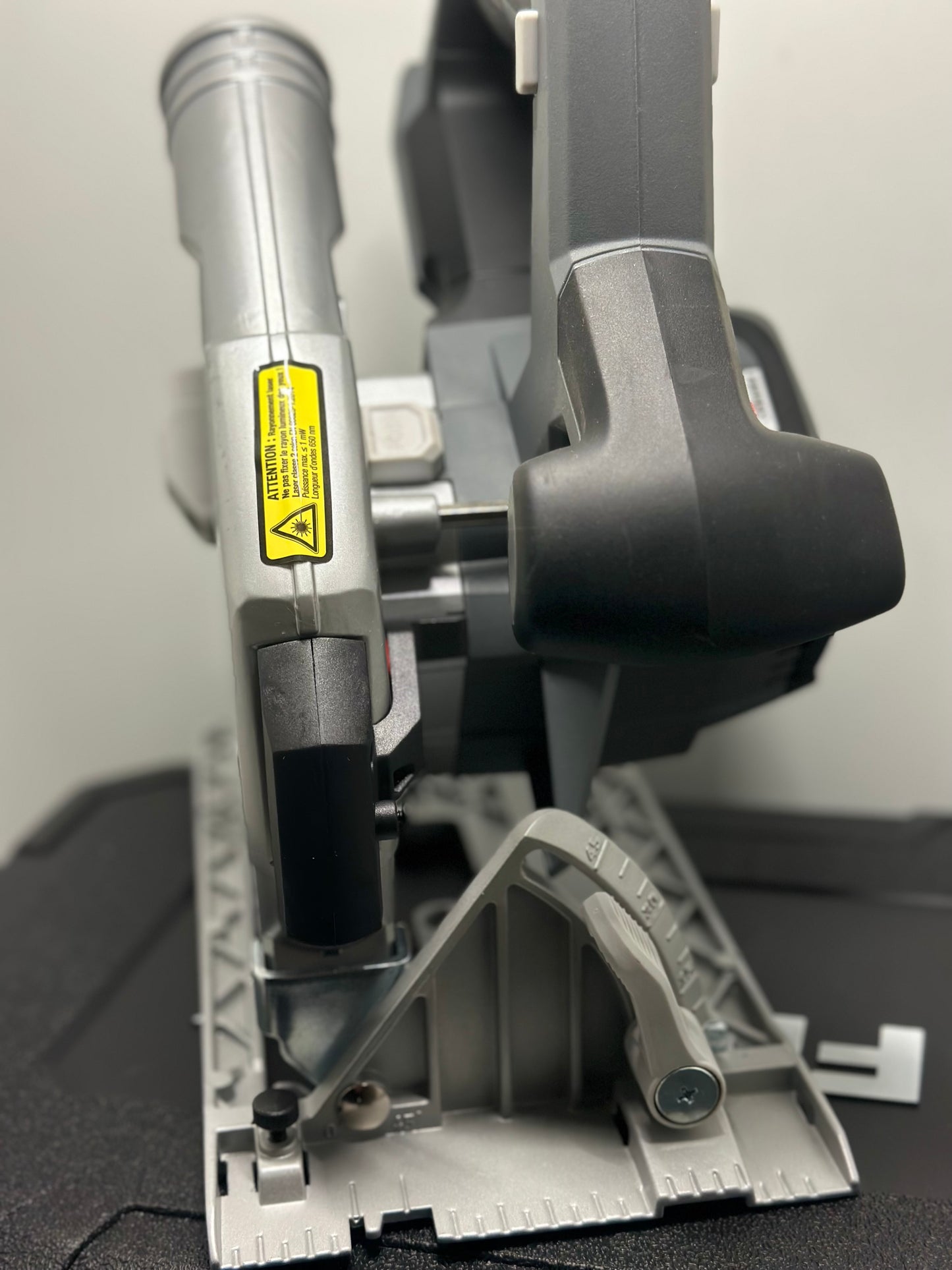 FERREX PRO
Scie circulaire sans fil 20v( machine seule )