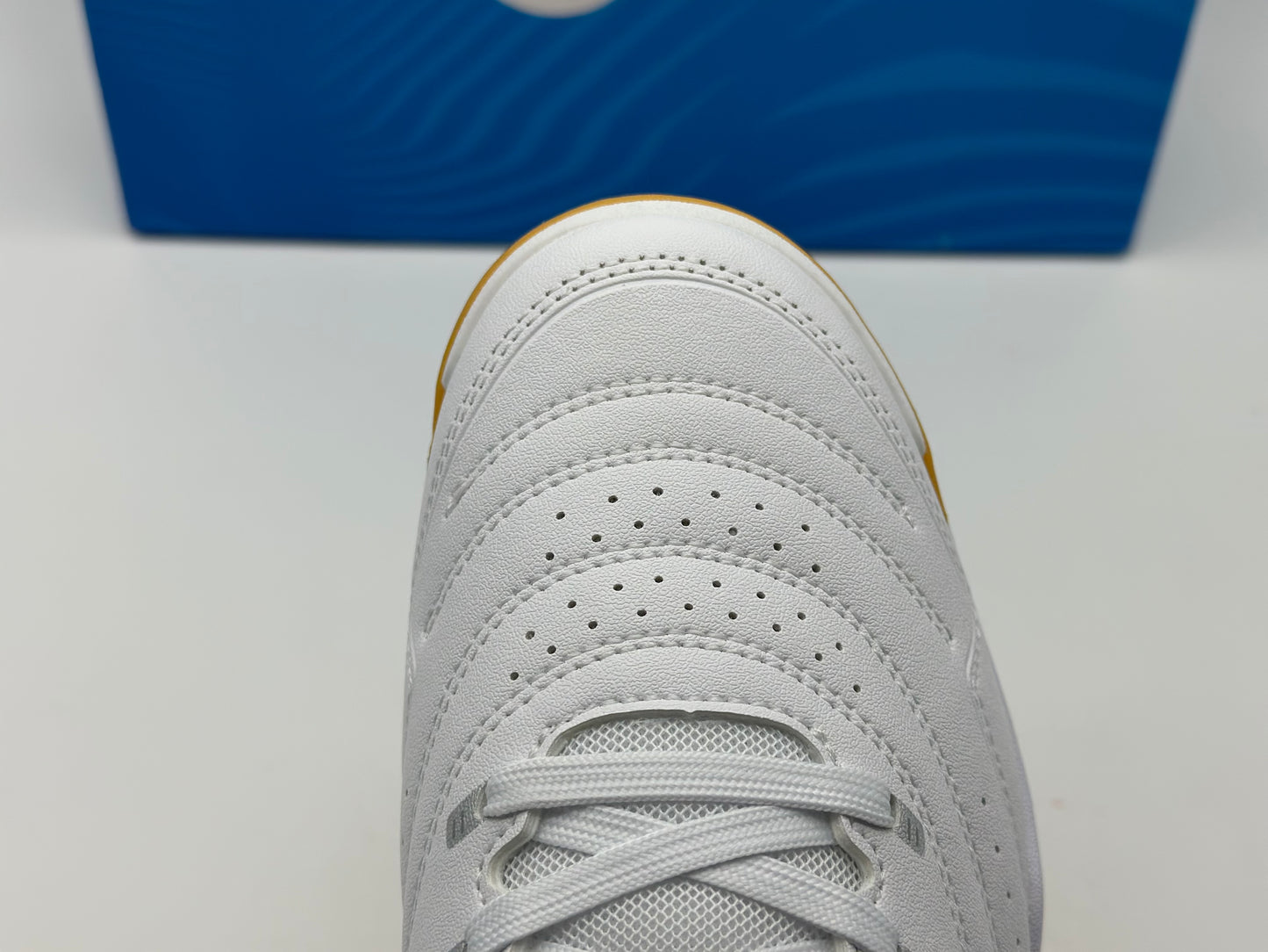 CHAUSSURES FUTSAL BLANC taille 43,5