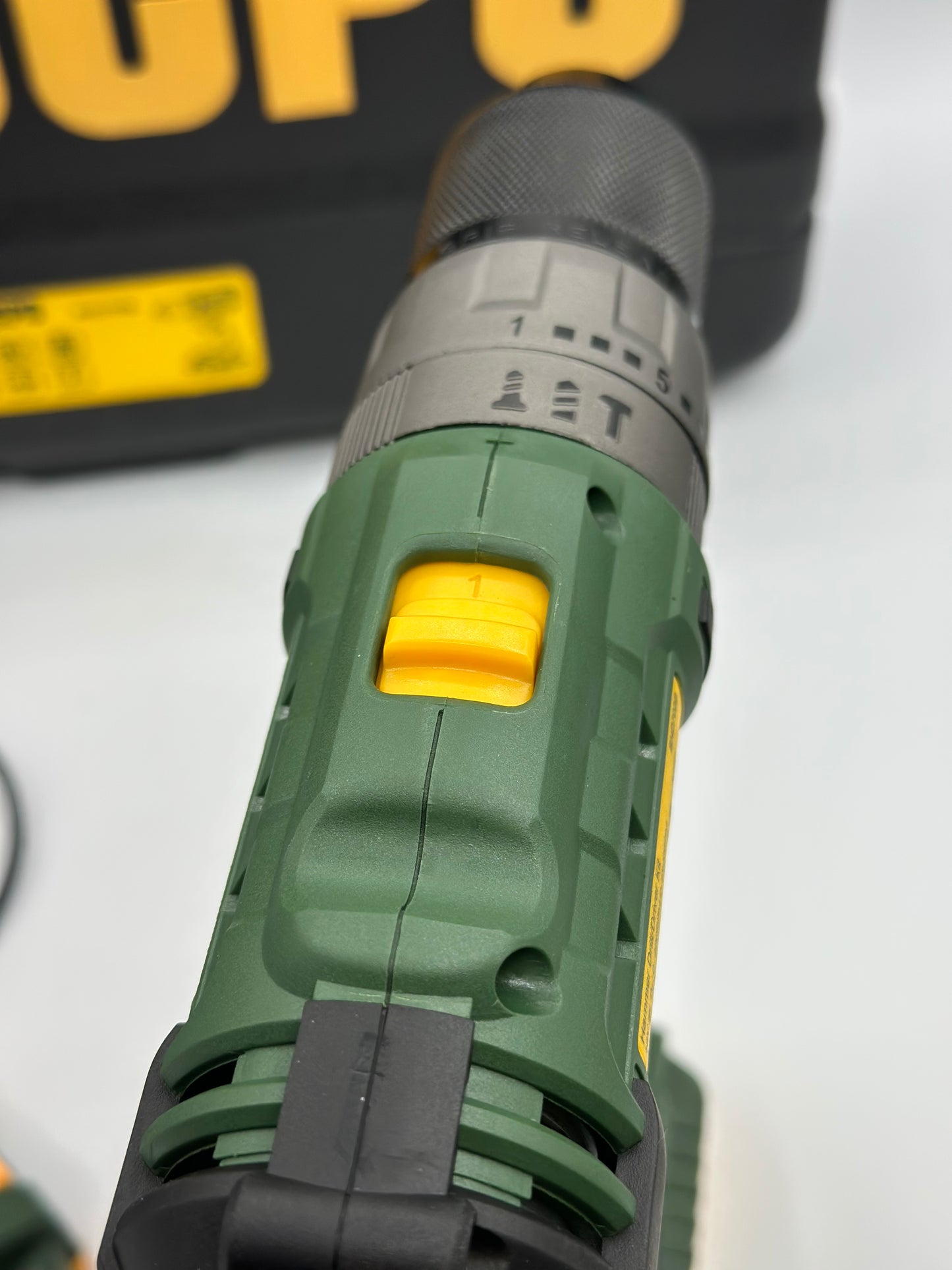 Visseuse sans fil TECCPO 18 V, 45 Nm, 2 batteries 2000 mAh et 105 accessoires, chargeur rapide, 21 + 3 niveaux de couple, 2 vitesses, mallette à outils portable - BHD700B