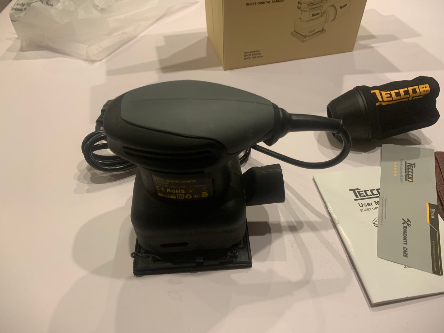 Ponceuses de Détail, TECCPO Ponceuse Vibrante 210W 14500 RPM, Moteur en Cuivre Fin, 12pcs Papiers de Verre, Surface Orbite 105x114mm, avec Sac de Poussière Recyclable