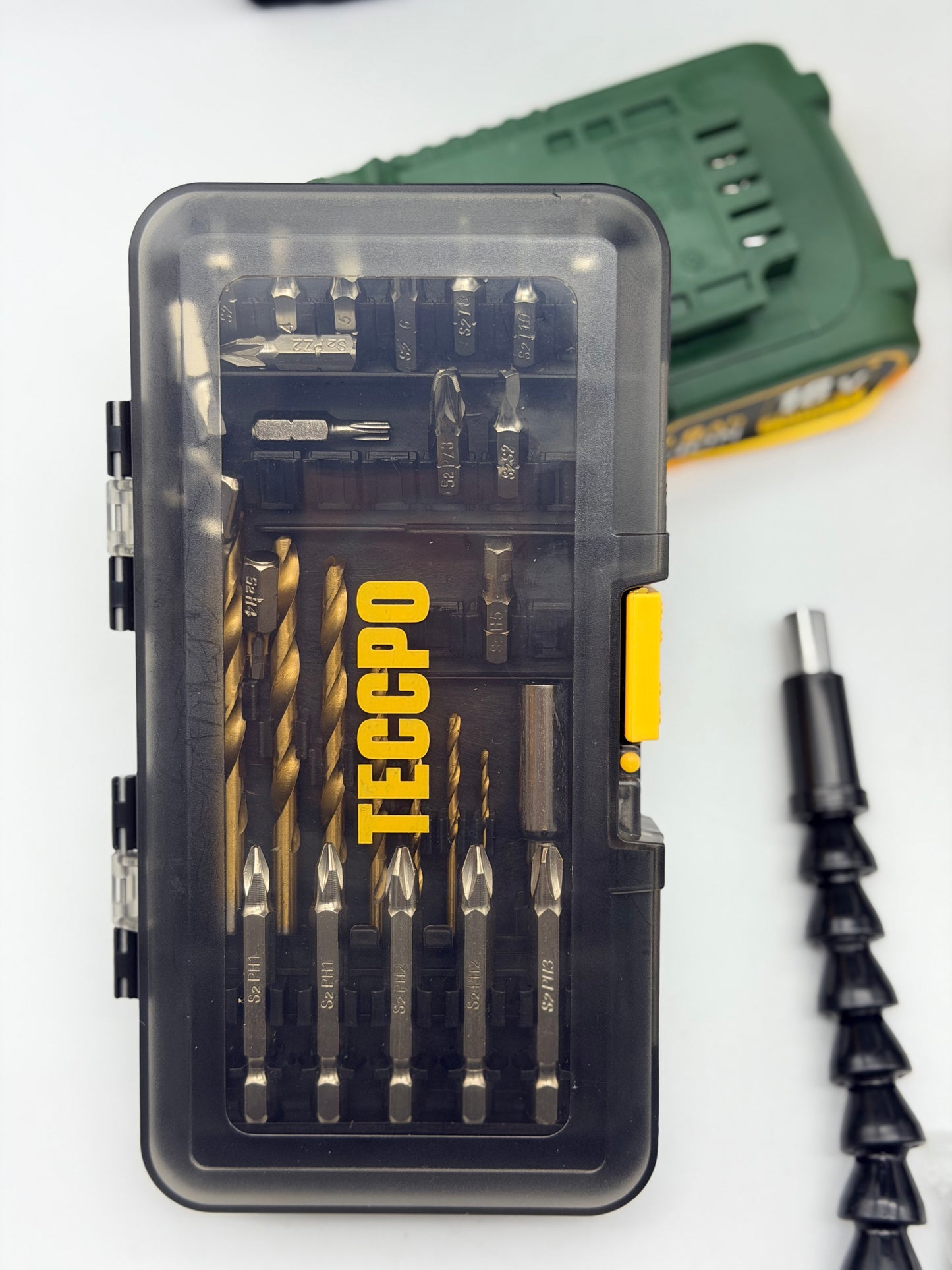 TECCPO Perceuse Visseuse sans Fil Brushless, 18V Perceuse a Percussion(60Nm), 30min Rapide Chargeur, 2×2.0Ah Batteries, 13mm Mandrin, 2 Vitesses (0-550/2000 tr/min), 35pcs Gratuit Accesoires-TDHD02P