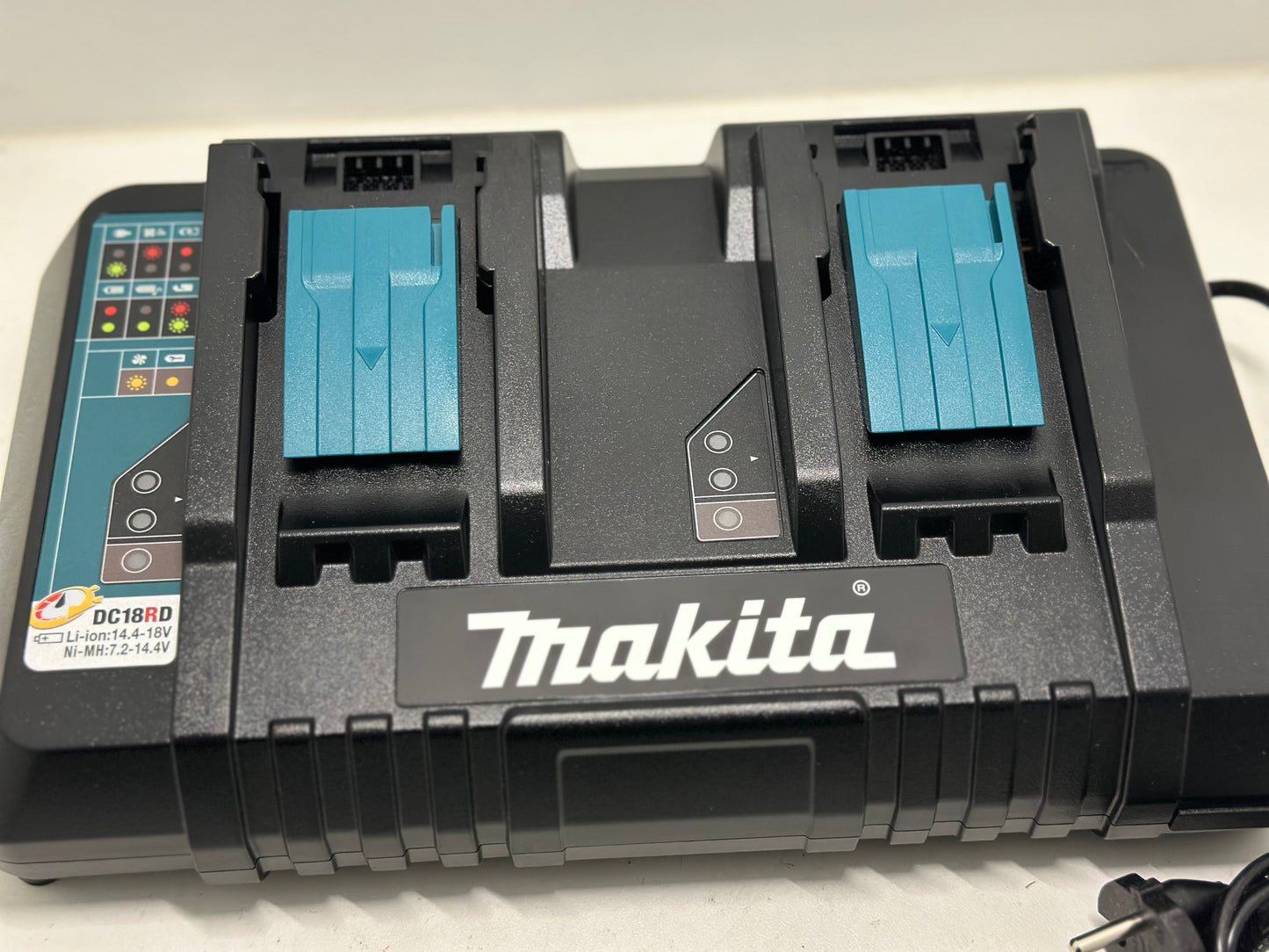 Chargeur rapide pour 2 batteries Li-Ion 14,4 à 18 V - MAKITA DC18RD