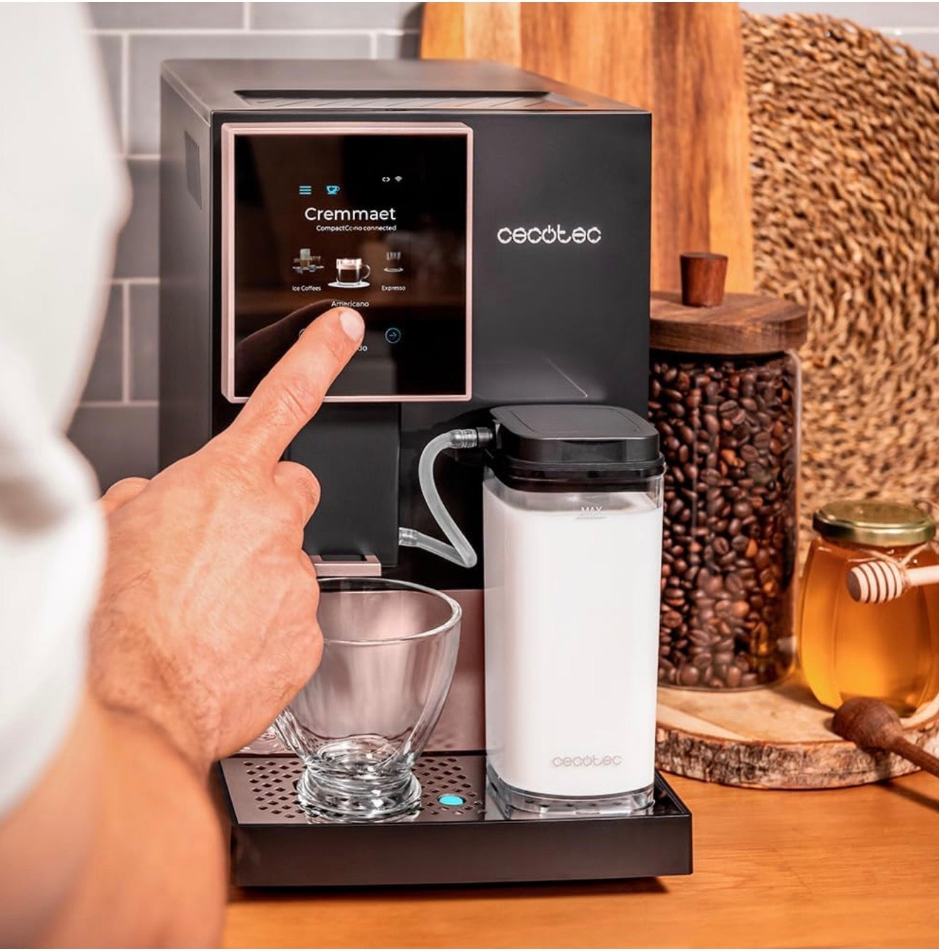 Cecotec Machine a Café Espresso Superautomatique Cremmaet Compactccino Connected Black Rose. 19 Bars, Écran TFT, Wifi, Moulin Integré, Réservoir d'eau 1,1 L et de lait 400 ml, Nettoyage Automatique