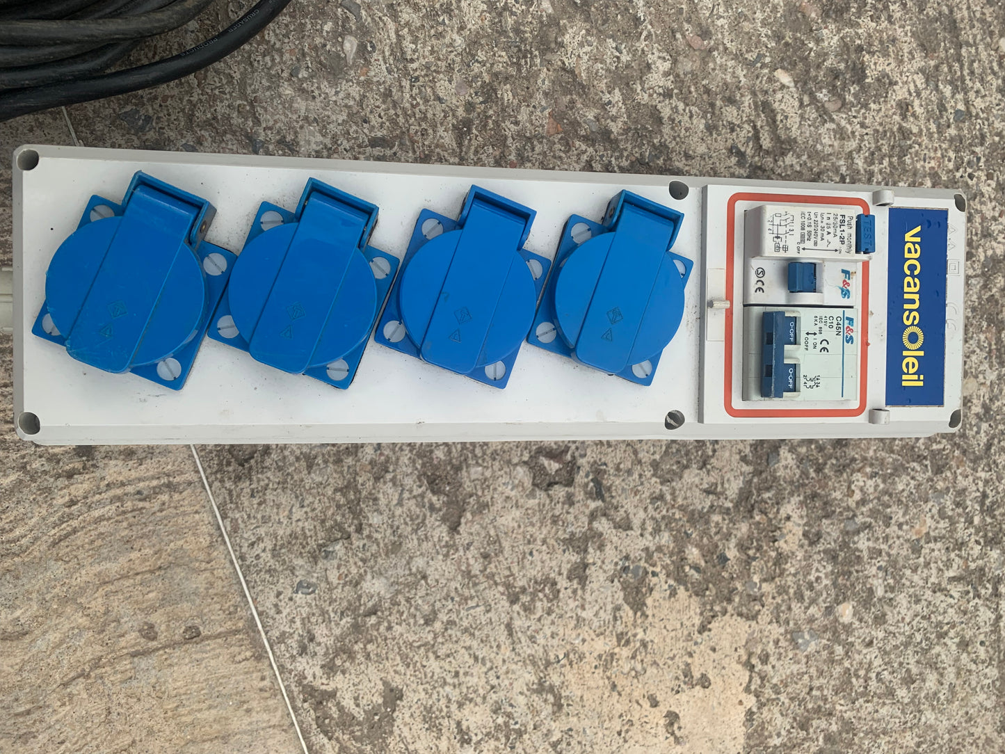 Cofret Rallonge électrique avec disjoncteur intégré et câble Très Bon Etat