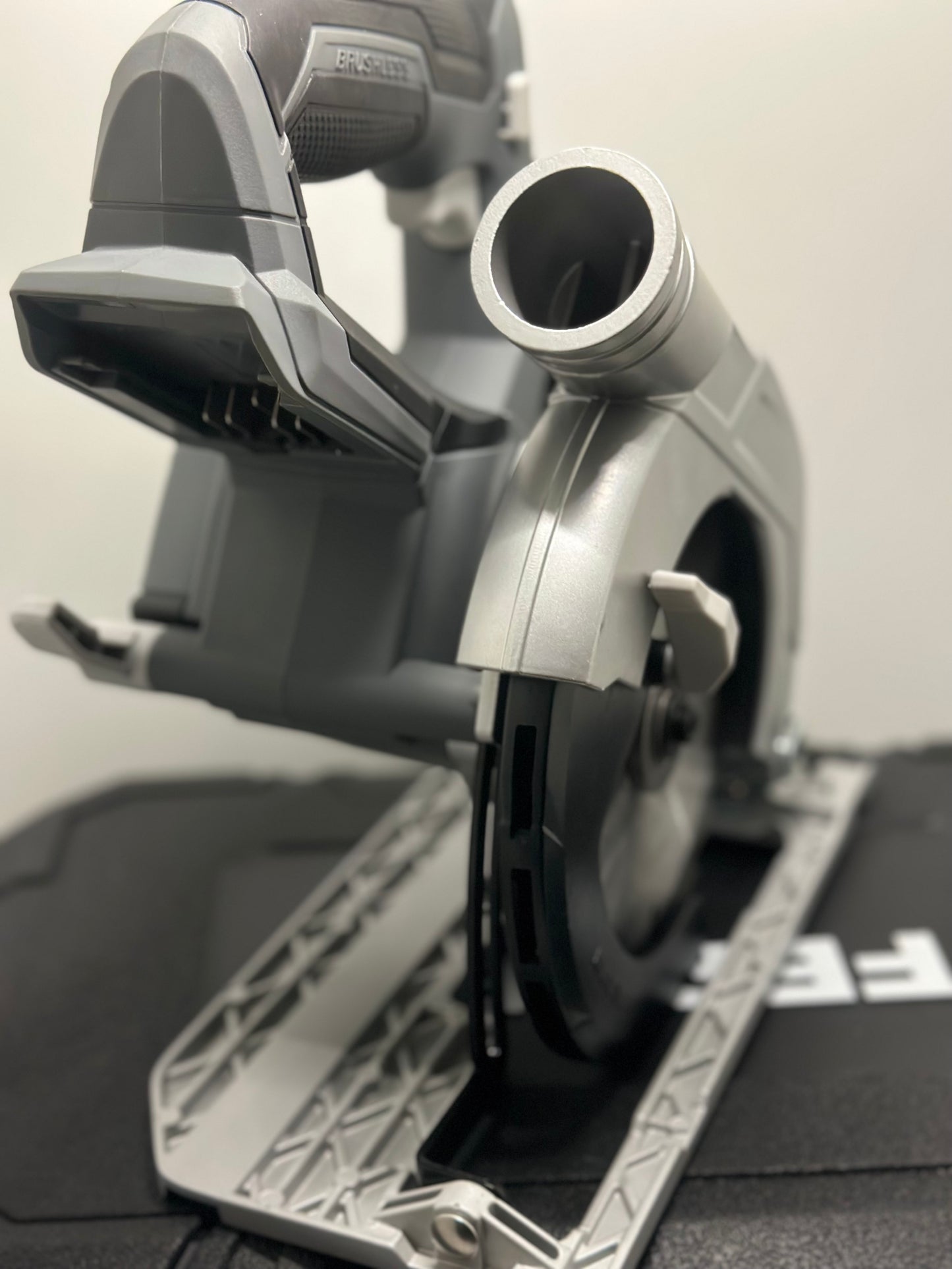 FERREX PRO
Scie circulaire sans fil 20v( machine seule )