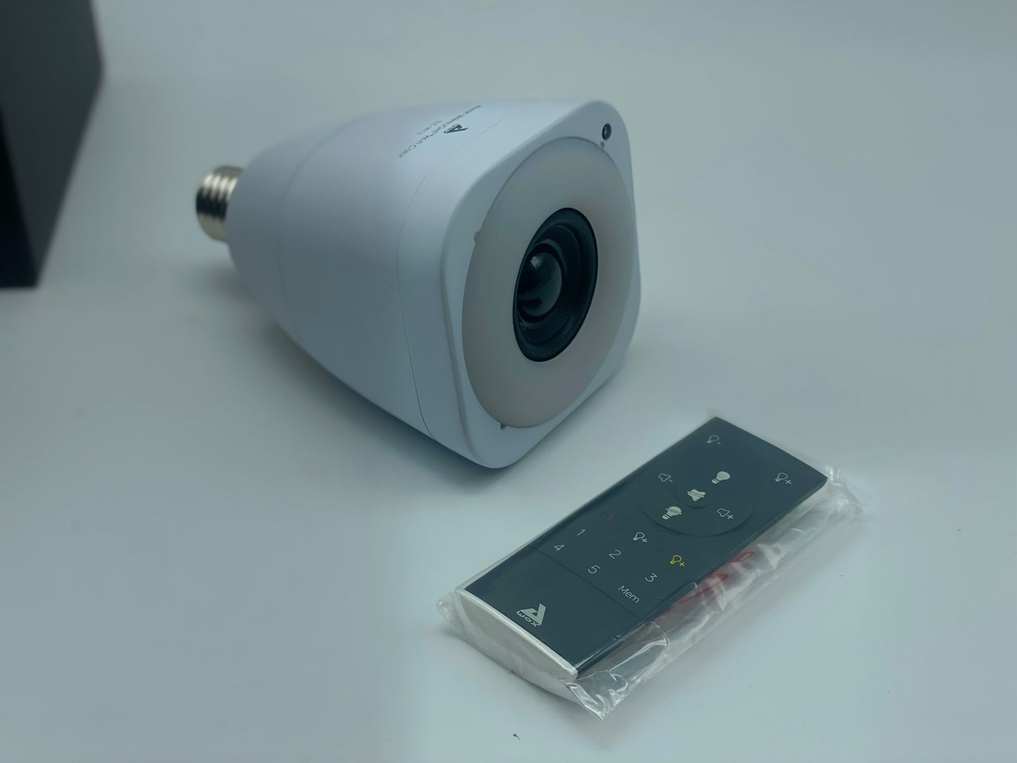 Ampoule WiFi AwoX StriimLIGHT avec haut parleur intégrée