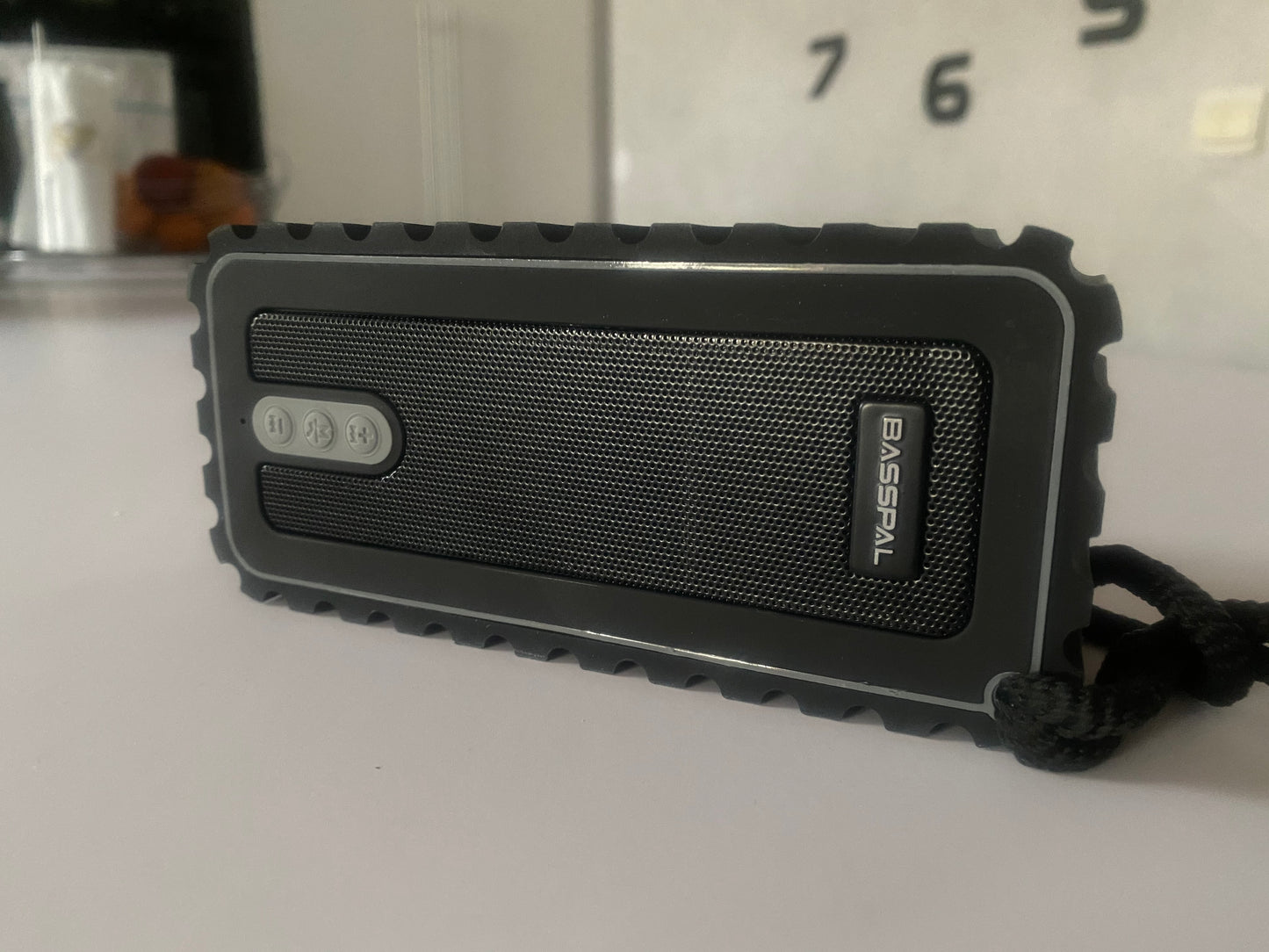 Enceinte Bluetooth Portable sans Fil, BassPal IPX7 étanche Enceinte avec Son stéréo, Basses améliorées, Lecture 12 Heures, Portée de 66 Pieds, Microphone Intégré pour Piscine Douche Radio