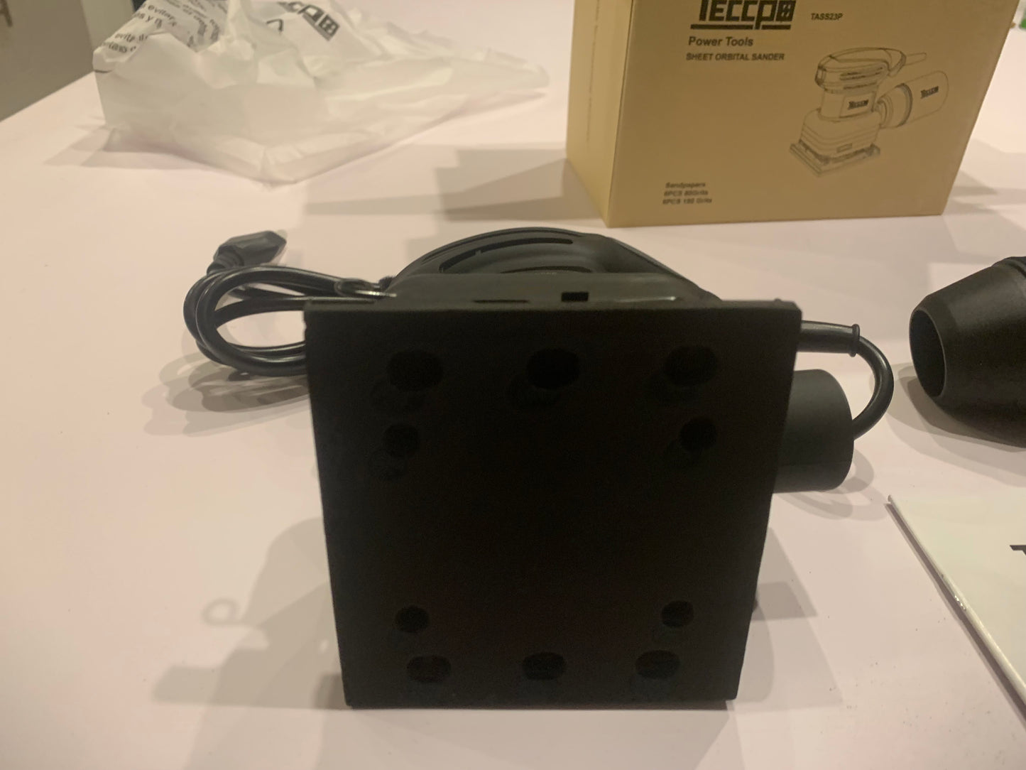 Ponceuses de Détail, TECCPO Ponceuse Vibrante 210W 14500 RPM, Moteur en Cuivre Fin, 12pcs Papiers de Verre, Surface Orbite 105x114mm, avec Sac de Poussière Recyclable