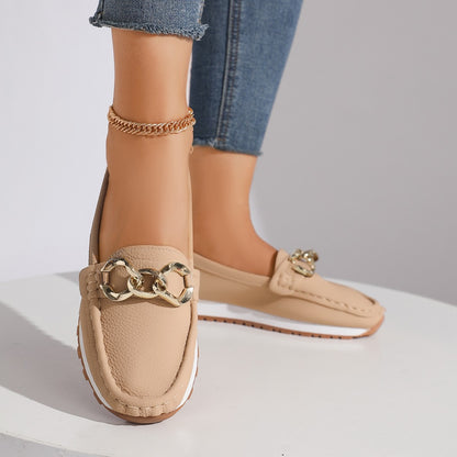 Mocassins "Soft-Chain" – Cuir Souple, Détail Chaîne Dorée & Confort "Nuage"
Le luxe décontracté au service de vos pieds