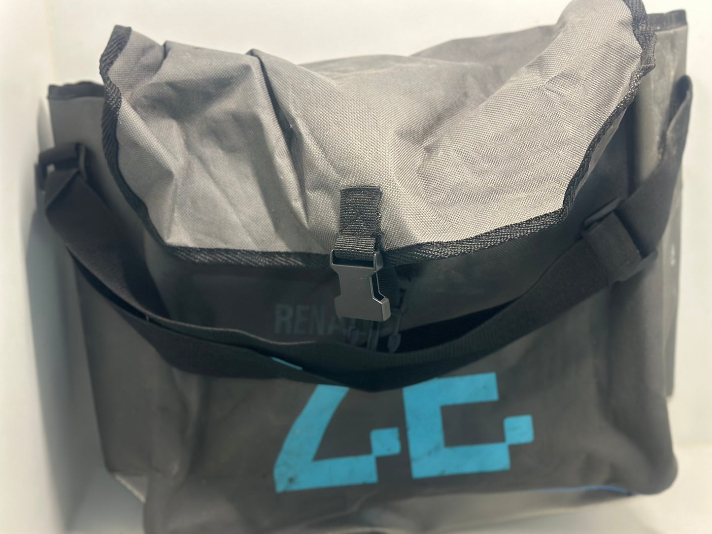 CÂBLE DE RECHARGE SUR PRISE DOMESTIQUE T2-E/F MONOPHASÉ 10A RENAULT (très bon État ) d’origine Renault