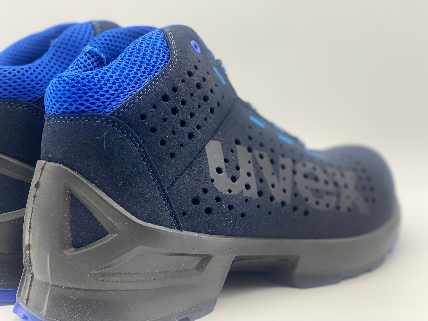 Uvex Baskets de Securite - Chaussure de Travail Montante Perforée - Homme Bleu - Antidérapante - Embout de Protection des Orteils taille 44