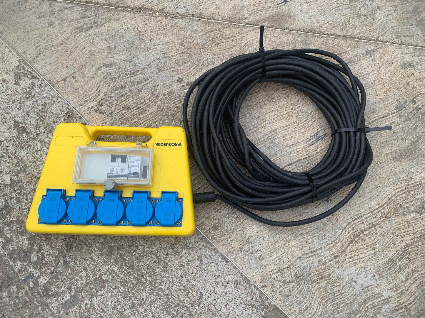 Cofret Rallonge électrique avec disjoncteur intégré et câble