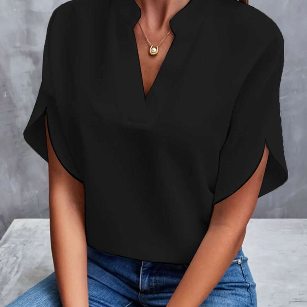 Blouse "Silk-Mist" en Mousseline – Col en V & Coupe Fluide Élégante