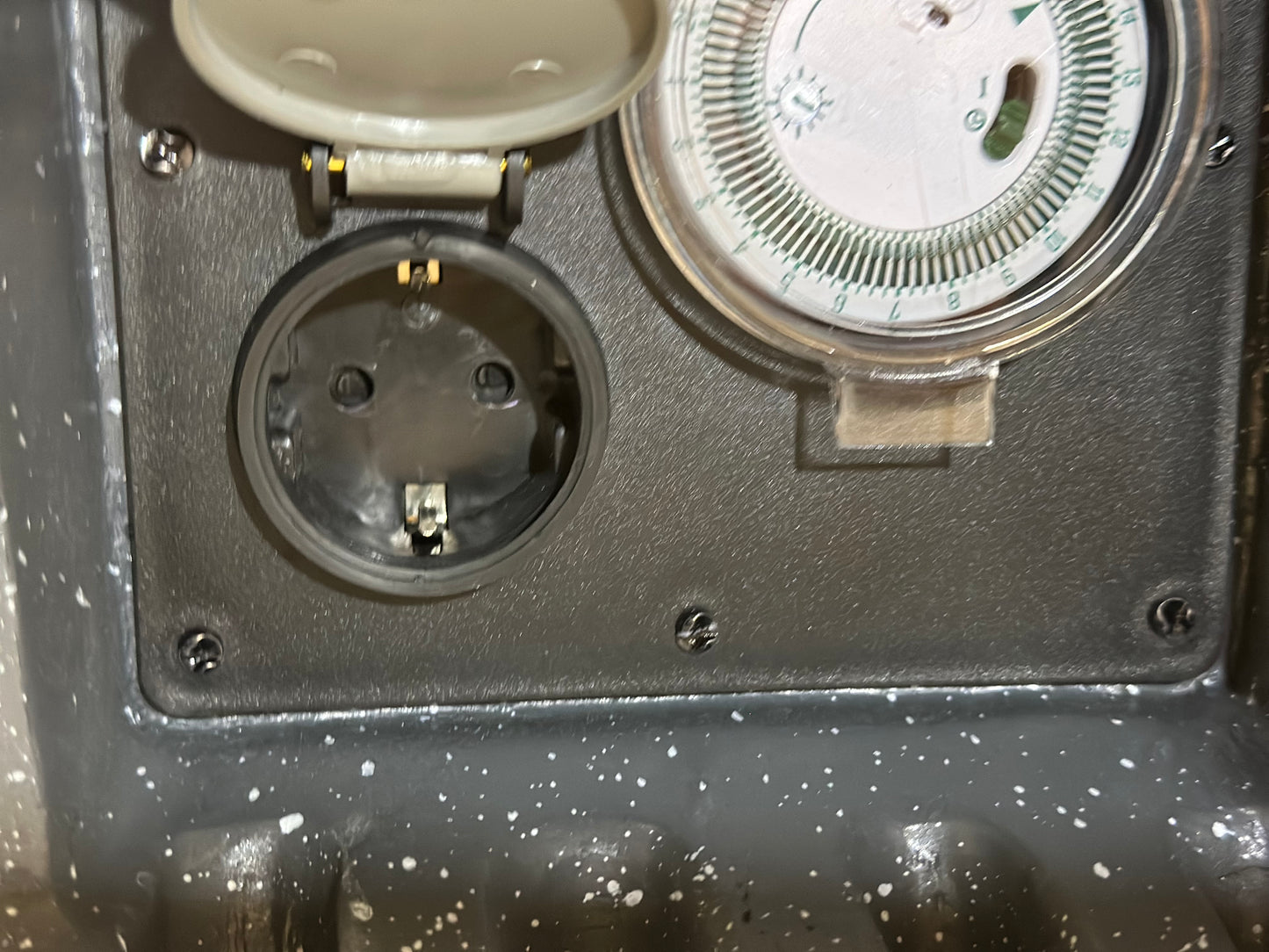 Prise Exterieure Etanche décoratif, 4 Prises 10A/2500W, ou 2 prises +prorgammateur ou Bluetooth