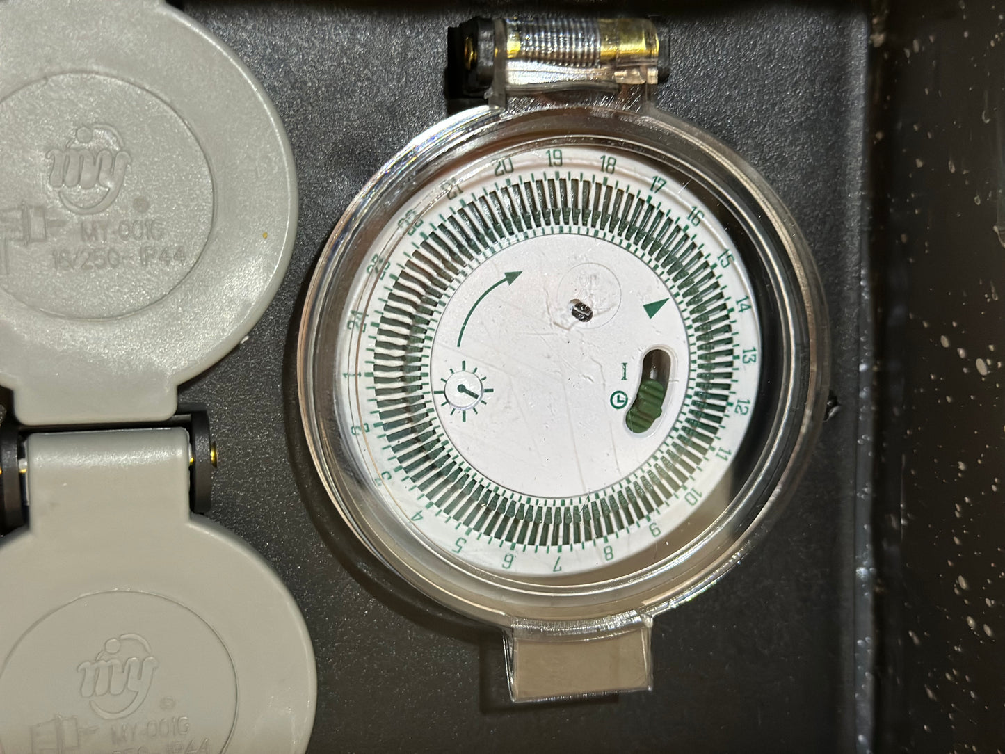 Prise Exterieure Etanche décoratif, 4 Prises 10A/2500W, ou 2 prises +prorgammateur ou Bluetooth